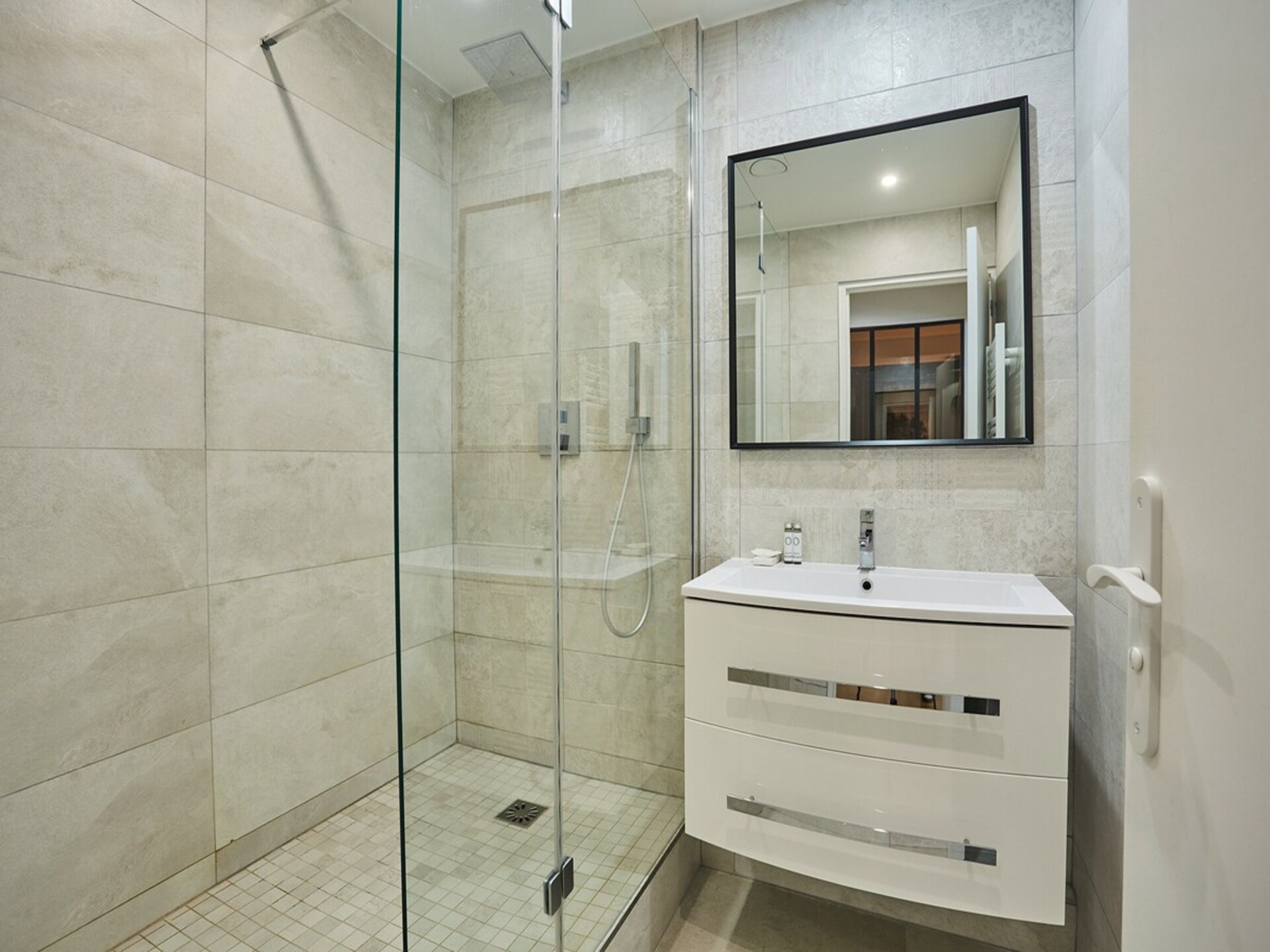 RUE DES MOINES: Ruim 3-slaapkamerappartement in het 17e arrondissement - foto 8