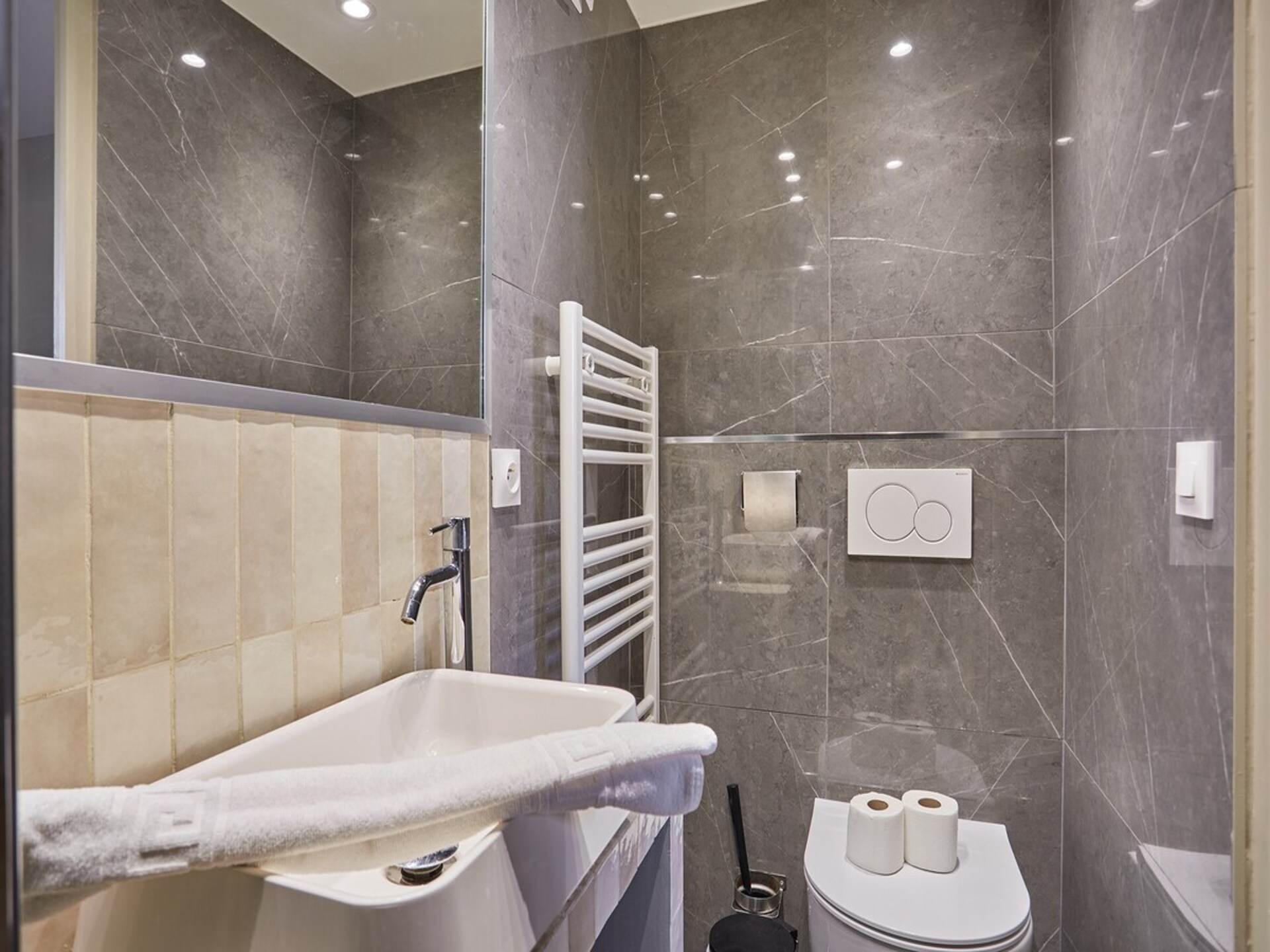 Modern gerenoveerd appartement voor 4 personen in hartje Parijs - foto 18