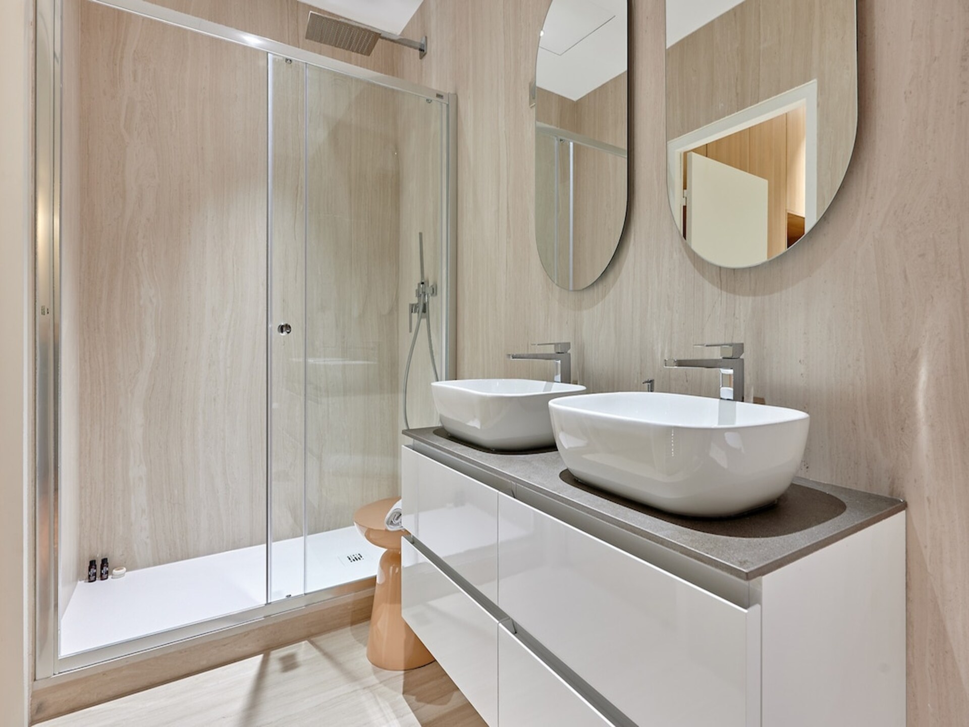 Luxe 3-slaapkamer appartement met airco in hartje Parijs, vlakbij Place de Clichy - foto 19