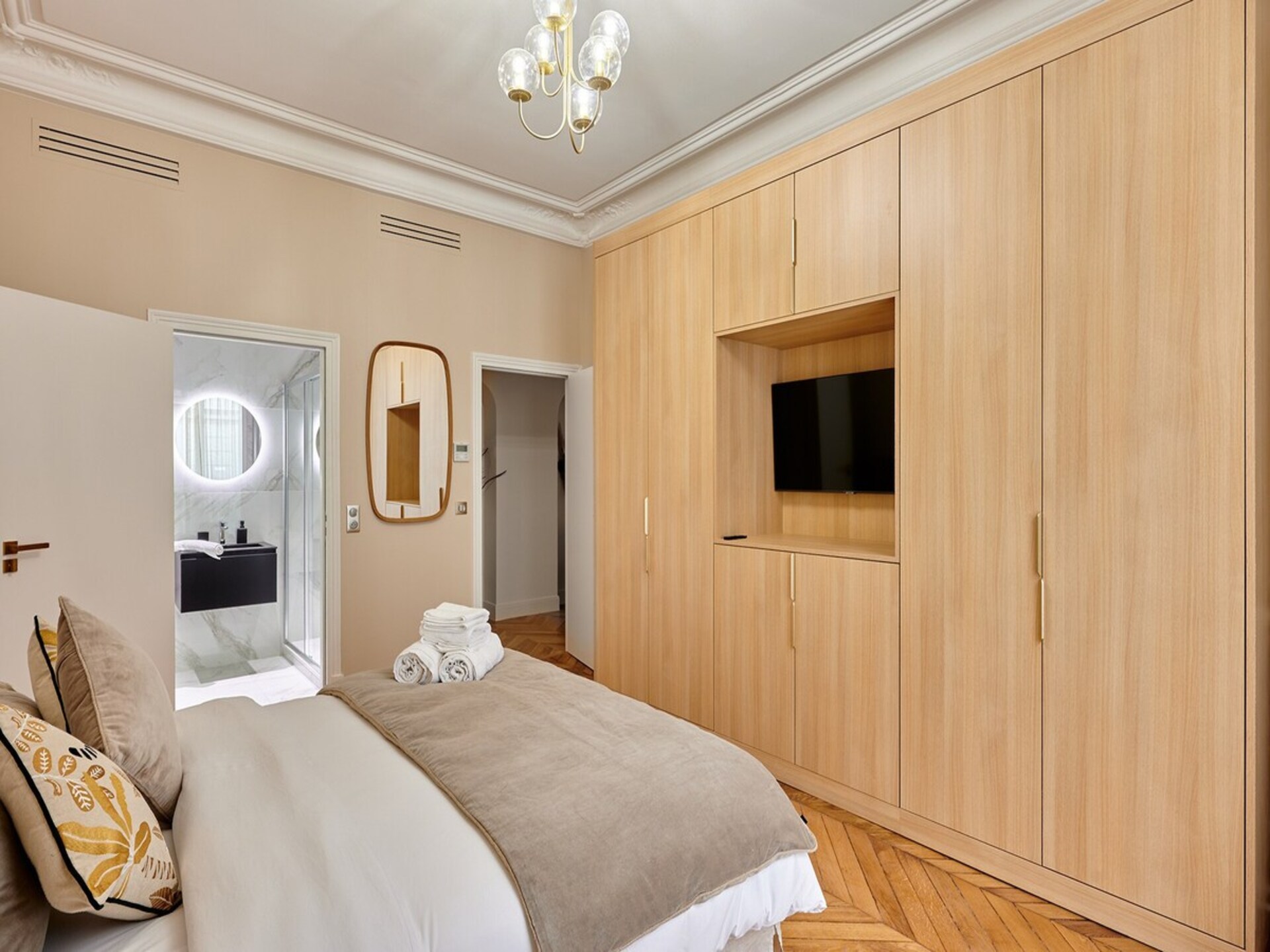 Luxe 3-slaapkamer appartement met airco in hartje Parijs, vlakbij Place de Clichy - foto 21