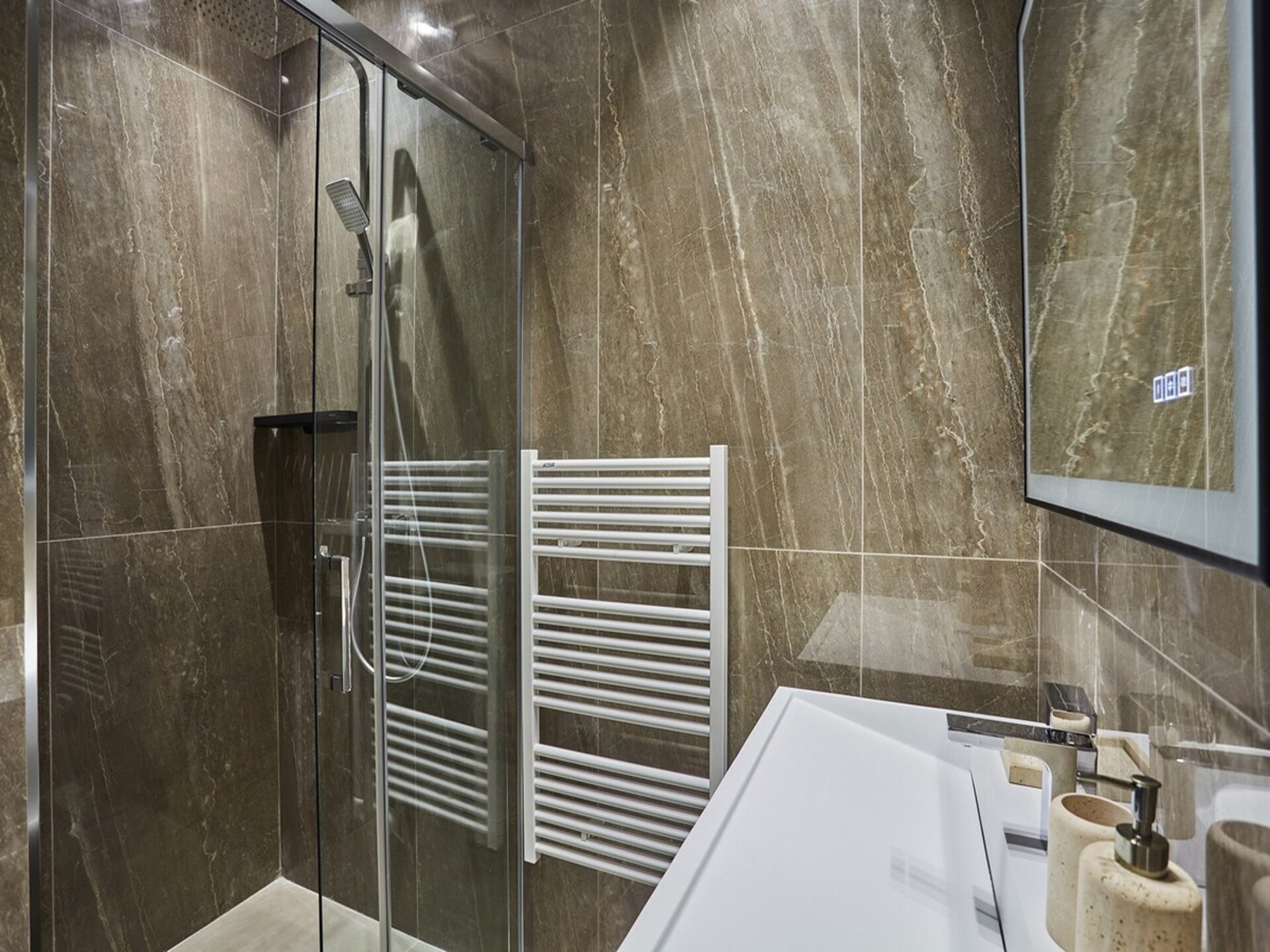 Gerenoveerd appartement aan de voet van de Sacré Coeur, Parijs - foto 28