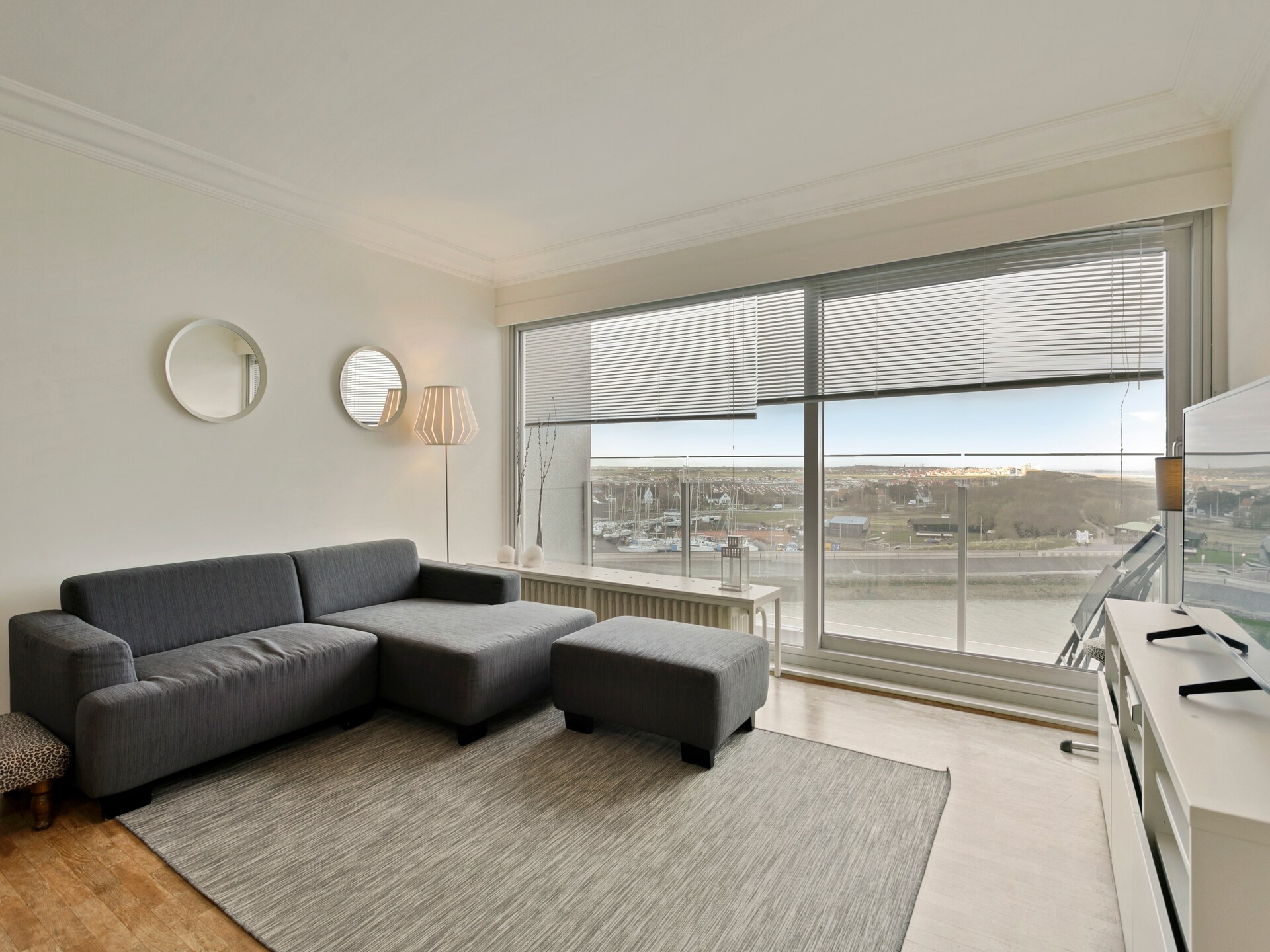 Licht appartement op 6e etage met balkon en uitzicht op de haven van Blankenberge - foto 2