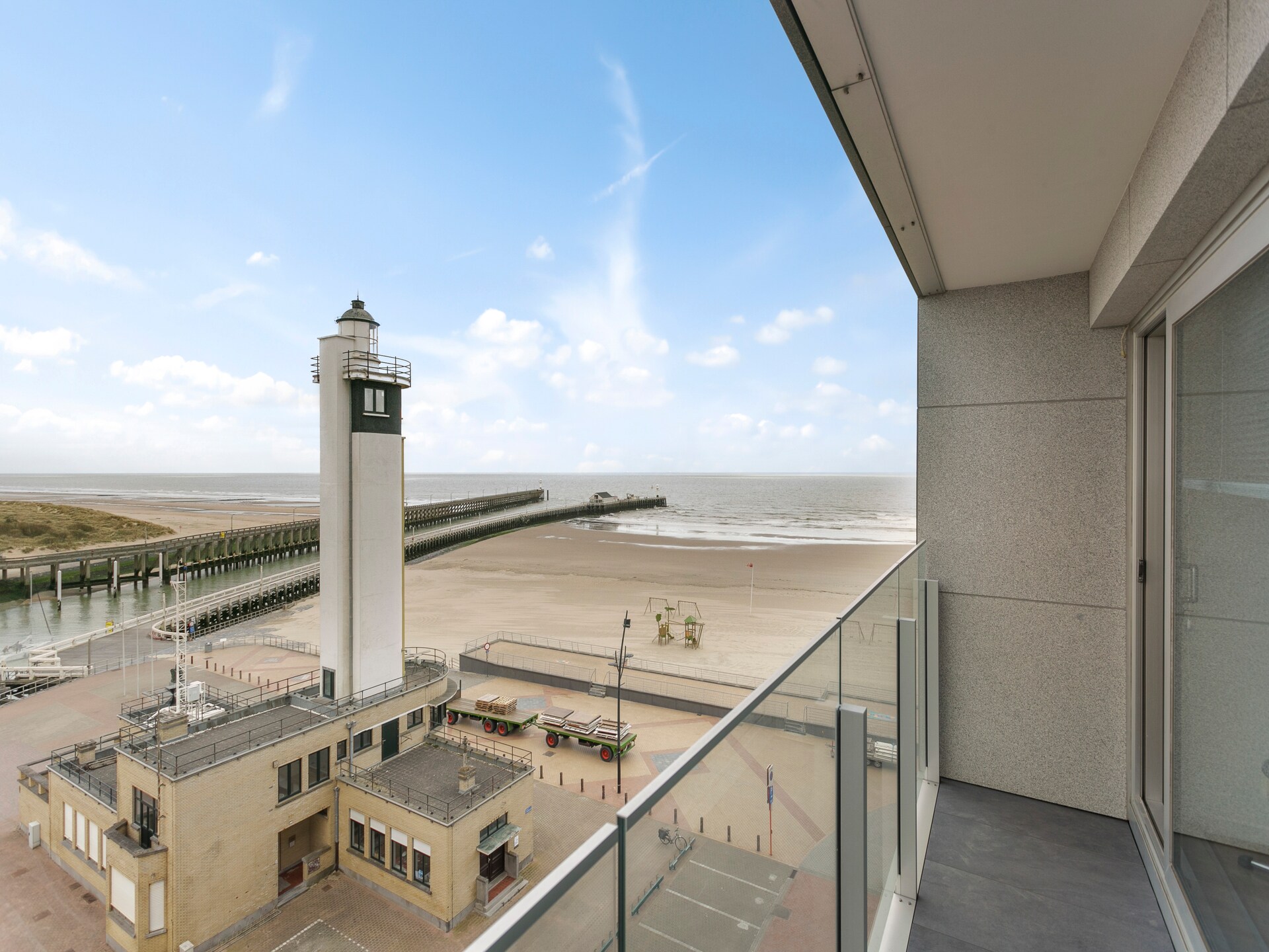 Licht appartement op 6e etage met balkon en uitzicht op de haven van Blankenberge - foto 13