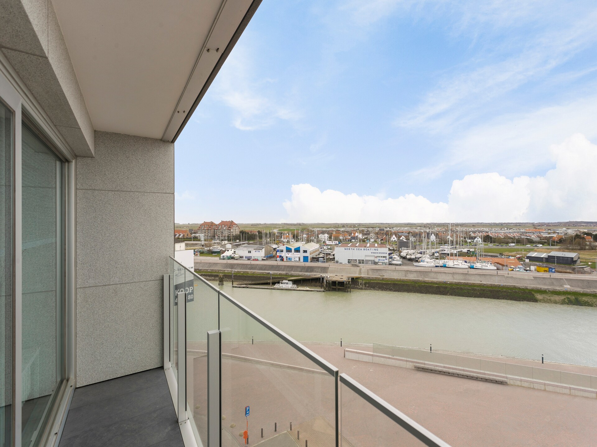 Licht appartement op 6e etage met balkon en uitzicht op de haven van Blankenberge - foto 14