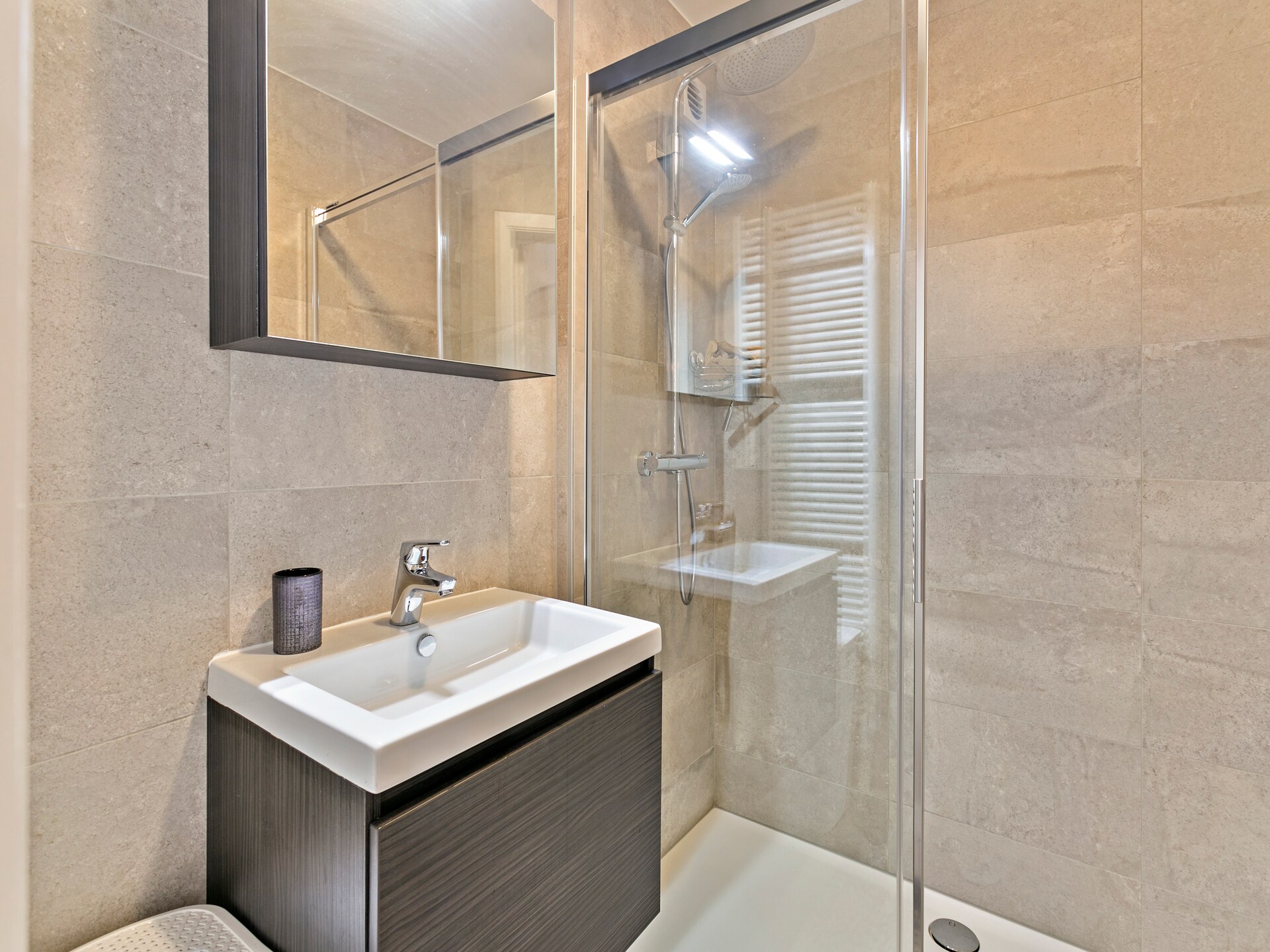 Gerenoveerd zee-appartement met panoramisch uitzicht in Blankenberge - foto 13