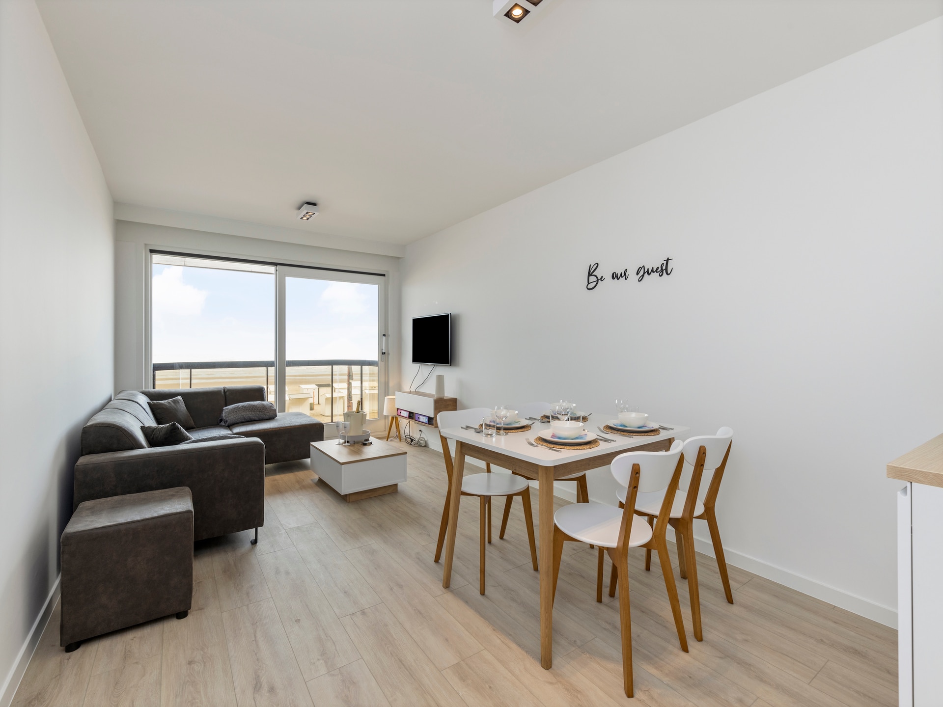 Stijlvol gerenoveerd appartement aan de Zeedijk in Blankenberge - foto 11