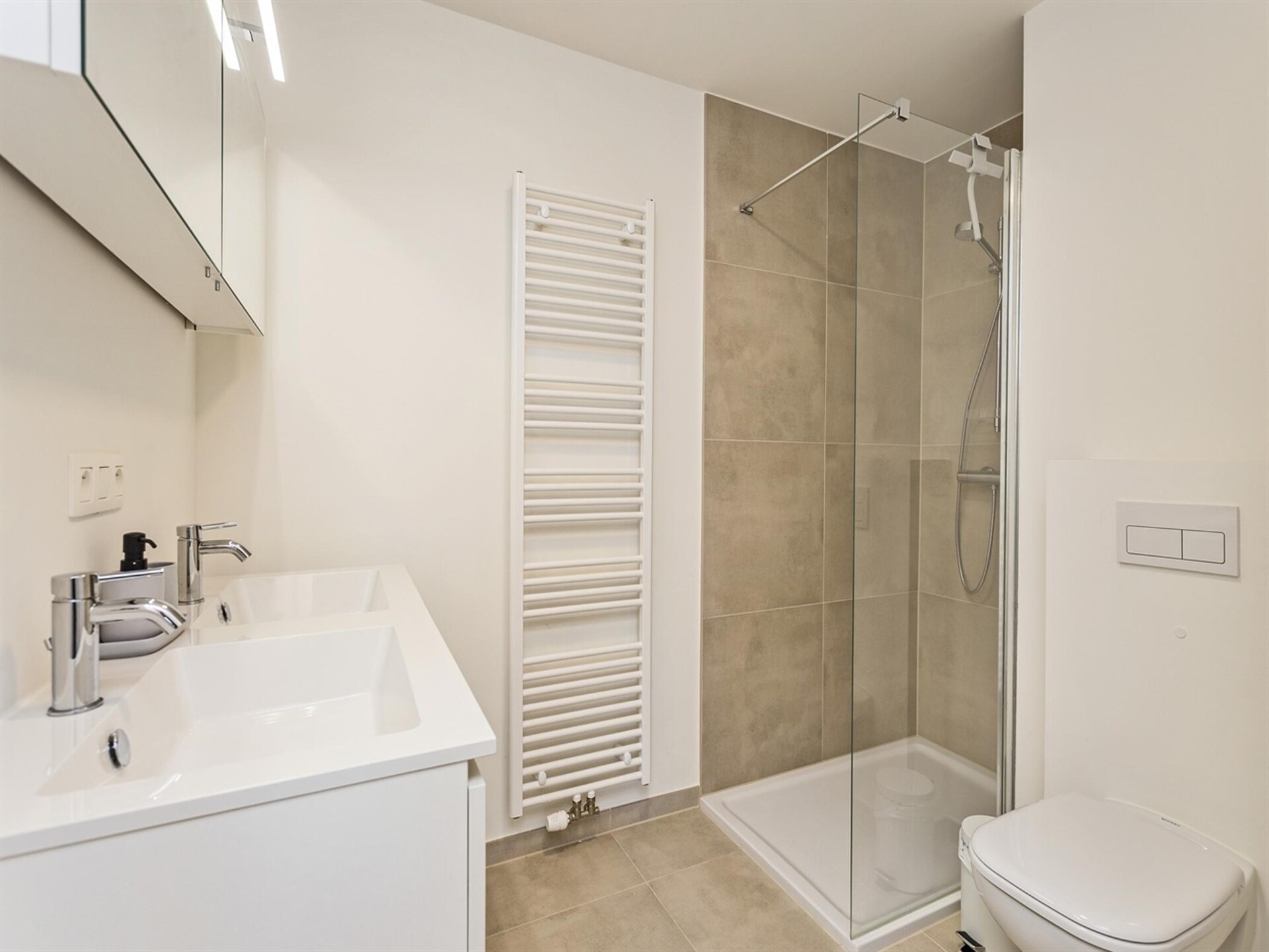 Licht appartement met twee terrassen vlakbij zee en centrum Blankenberge - foto 21