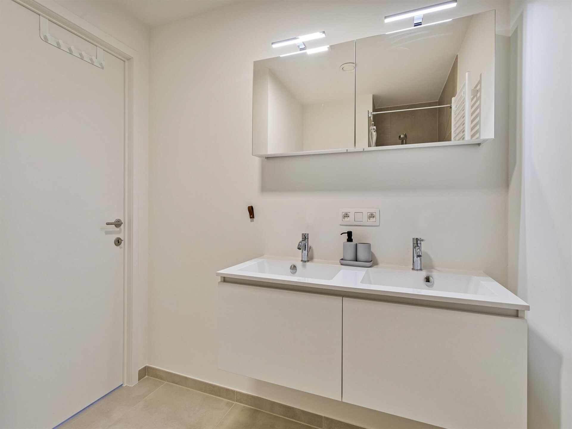 Licht appartement met twee terrassen vlakbij zee en centrum Blankenberge - foto 22