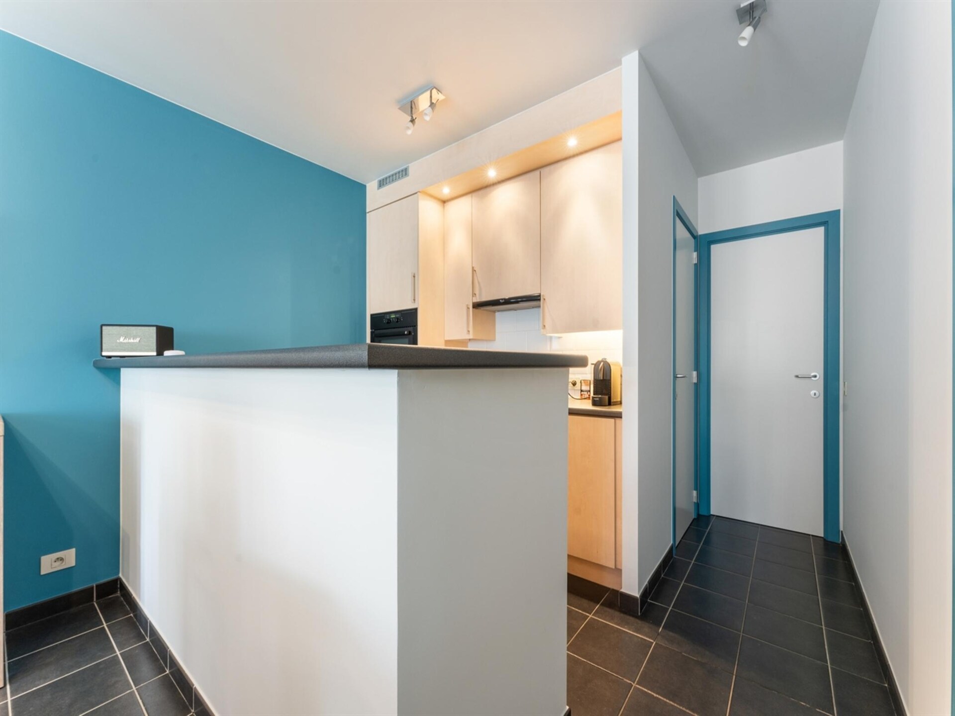 Licht modern appartement met 2 badkamers vlakbij zee in Blankenberge - foto 11