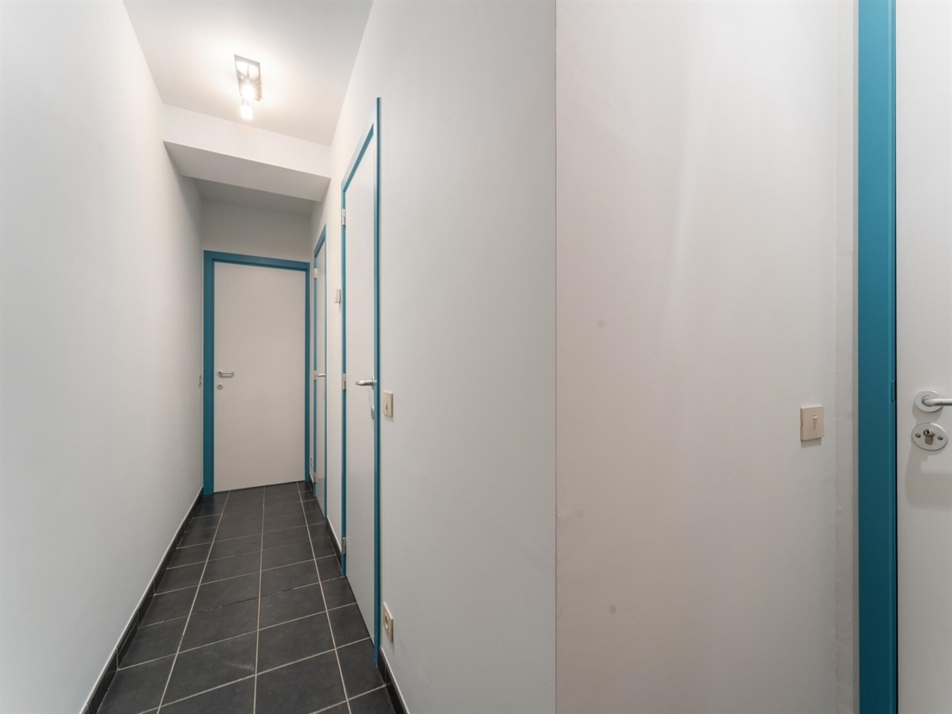 Licht modern appartement met 2 badkamers vlakbij zee in Blankenberge - foto 13
