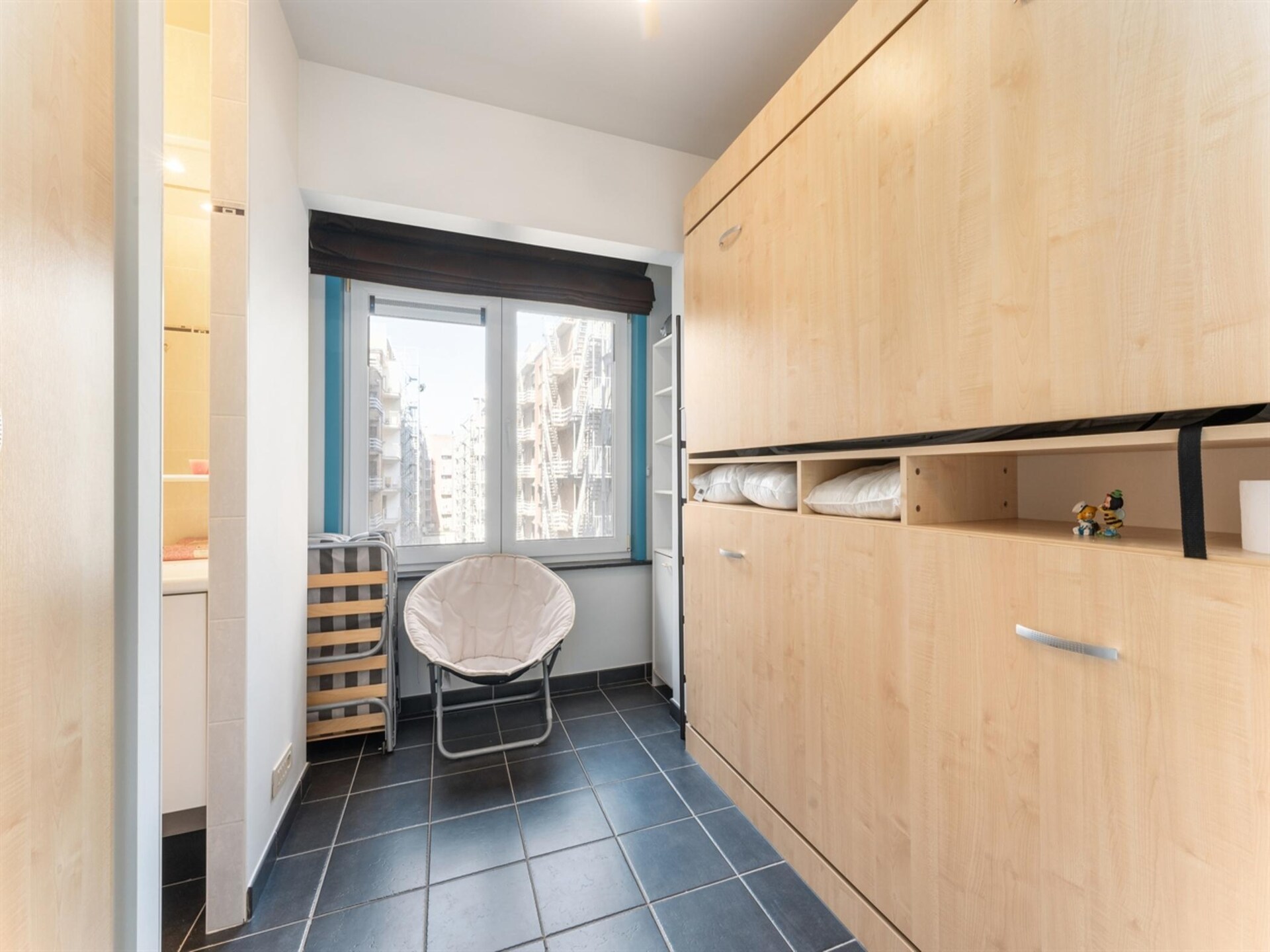 Licht modern appartement met 2 badkamers vlakbij zee in Blankenberge - foto 15