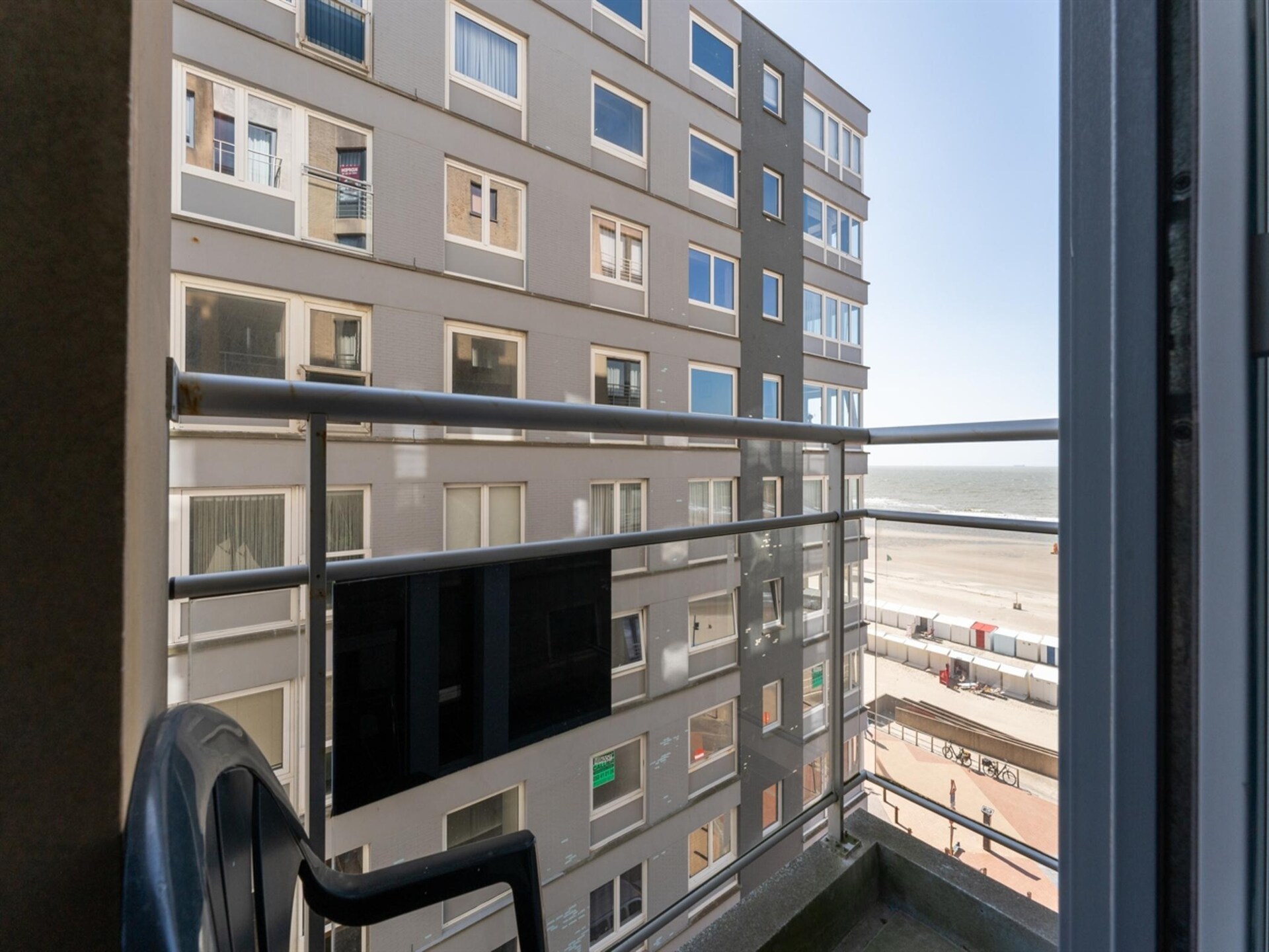 Licht modern appartement met 2 badkamers vlakbij zee in Blankenberge - foto 19