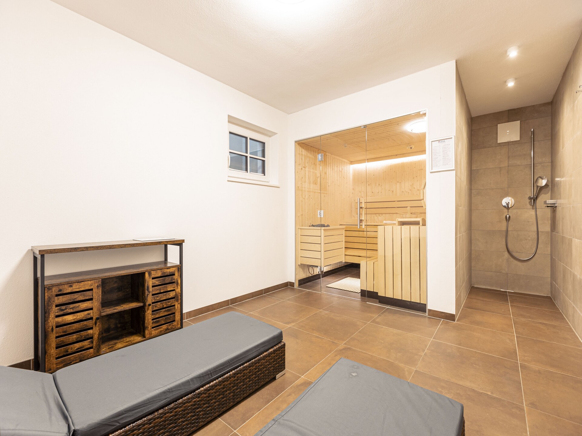 Ruim chalet met privé-sauna, tuin en uitzicht op bergen en meer bij Uttendorf - foto 21