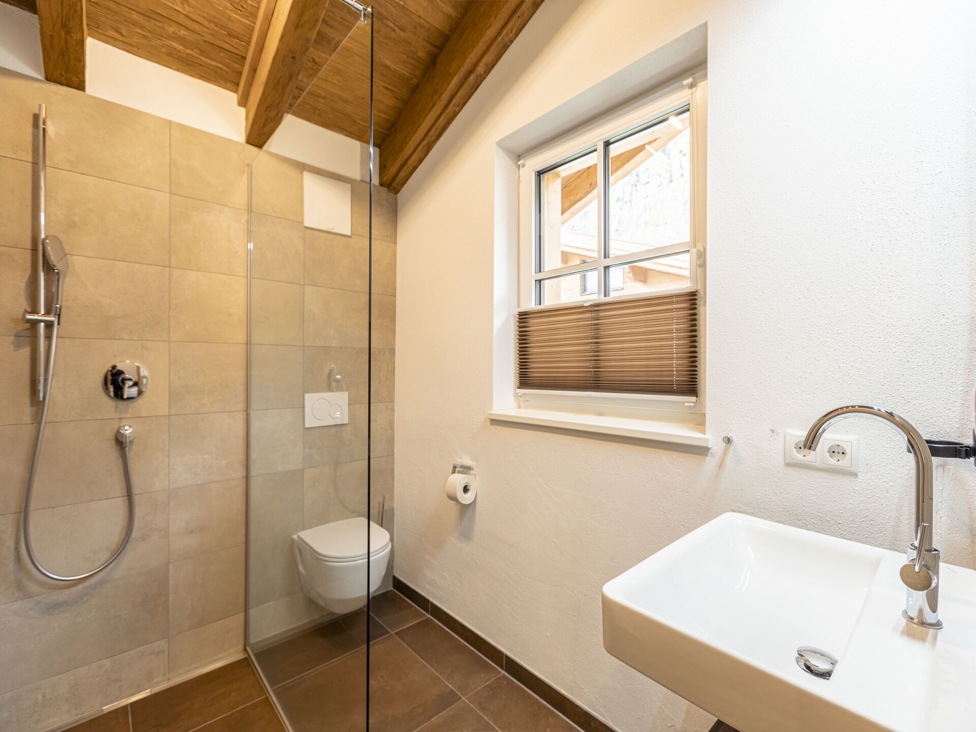 Ruim chalet met privé-sauna, tuin en uitzicht op bergen en meer bij Uttendorf - foto 13