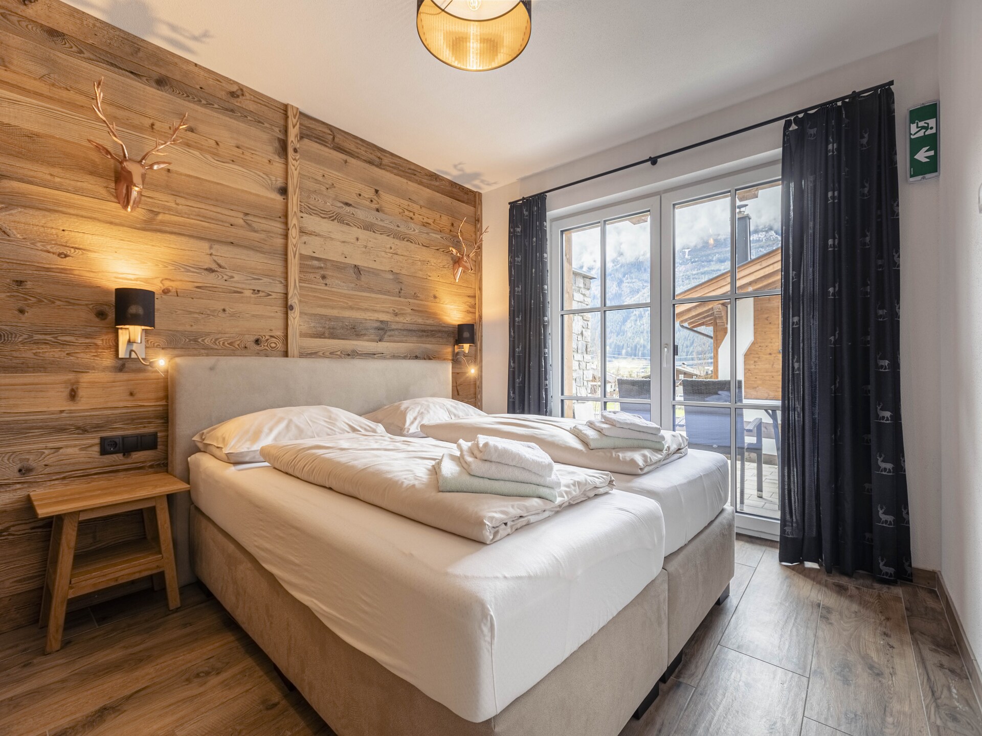 Ruim chalet aan de golfbaan bij het meer, met sauna en uitzicht op de bergen - foto 11
