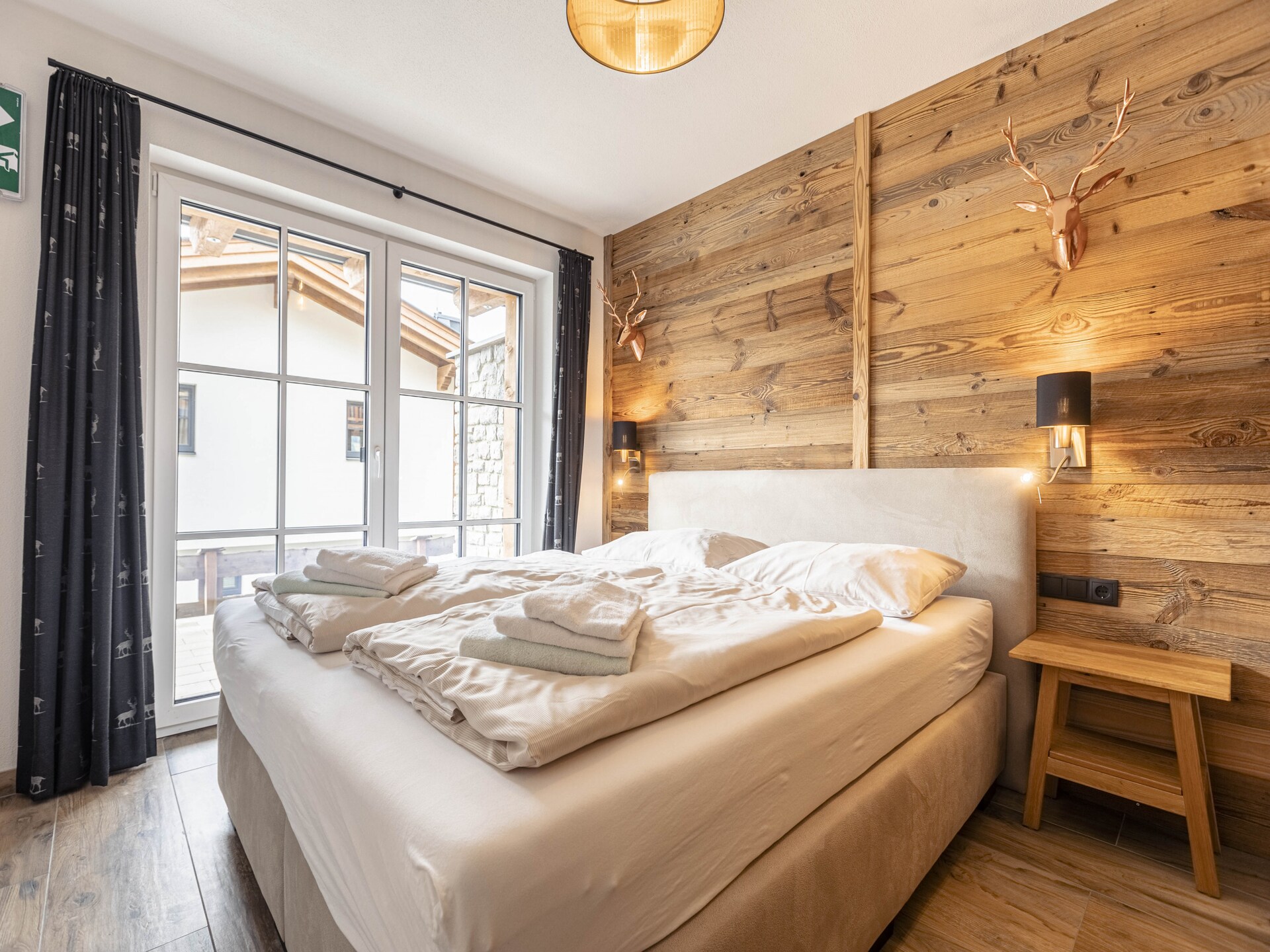 Ruim chalet aan de golfbaan bij het meer, met sauna en uitzicht op de bergen - foto 4