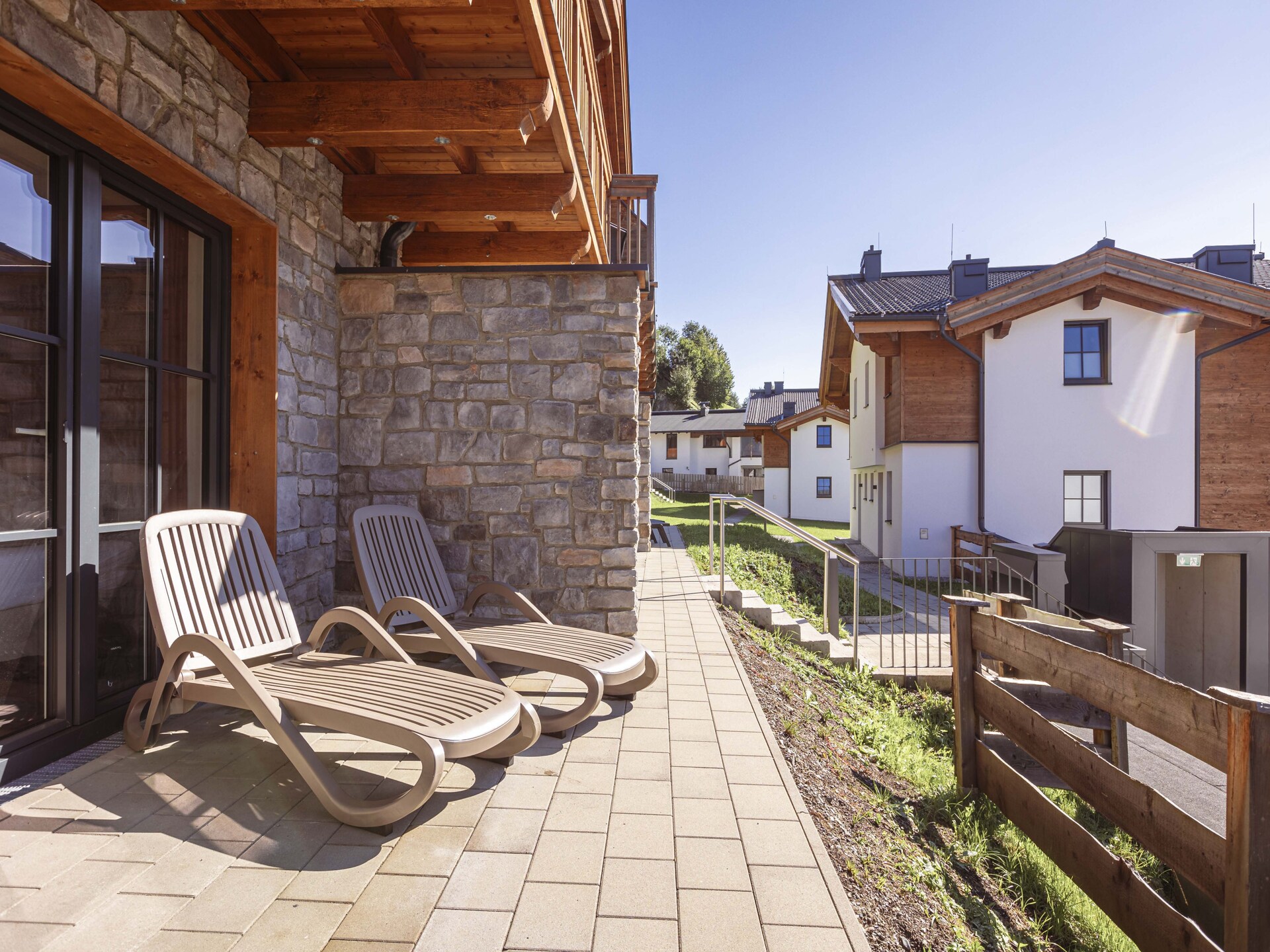 Ruim chalet aan de golfbaan bij het meer, met sauna en uitzicht op de bergen - foto 17