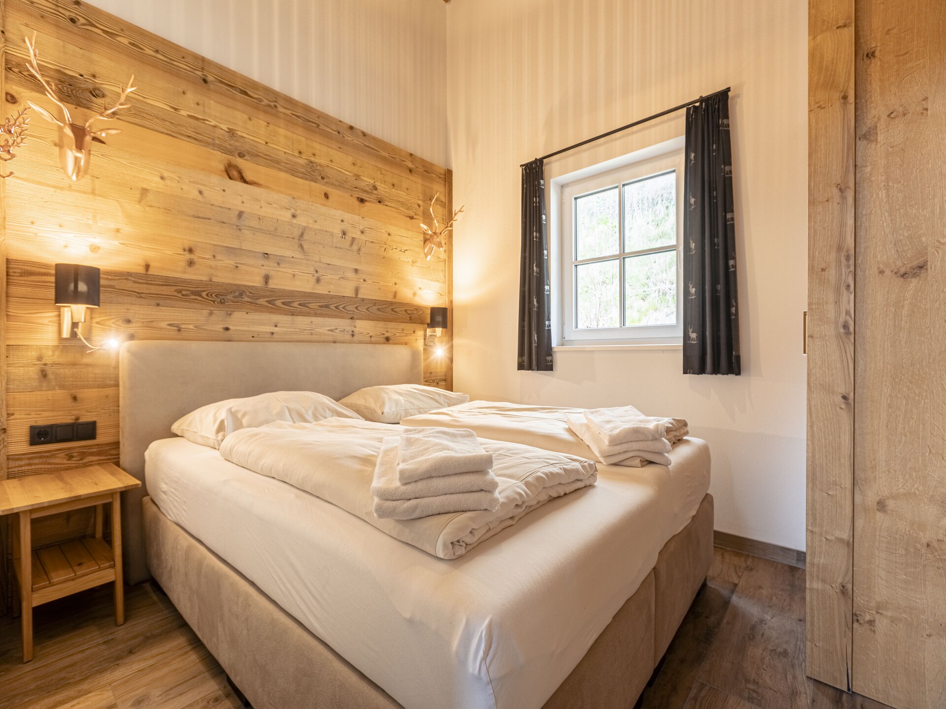 Ruim chalet aan de golfbaan bij het meer, met sauna en uitzicht op de bergen - foto 12