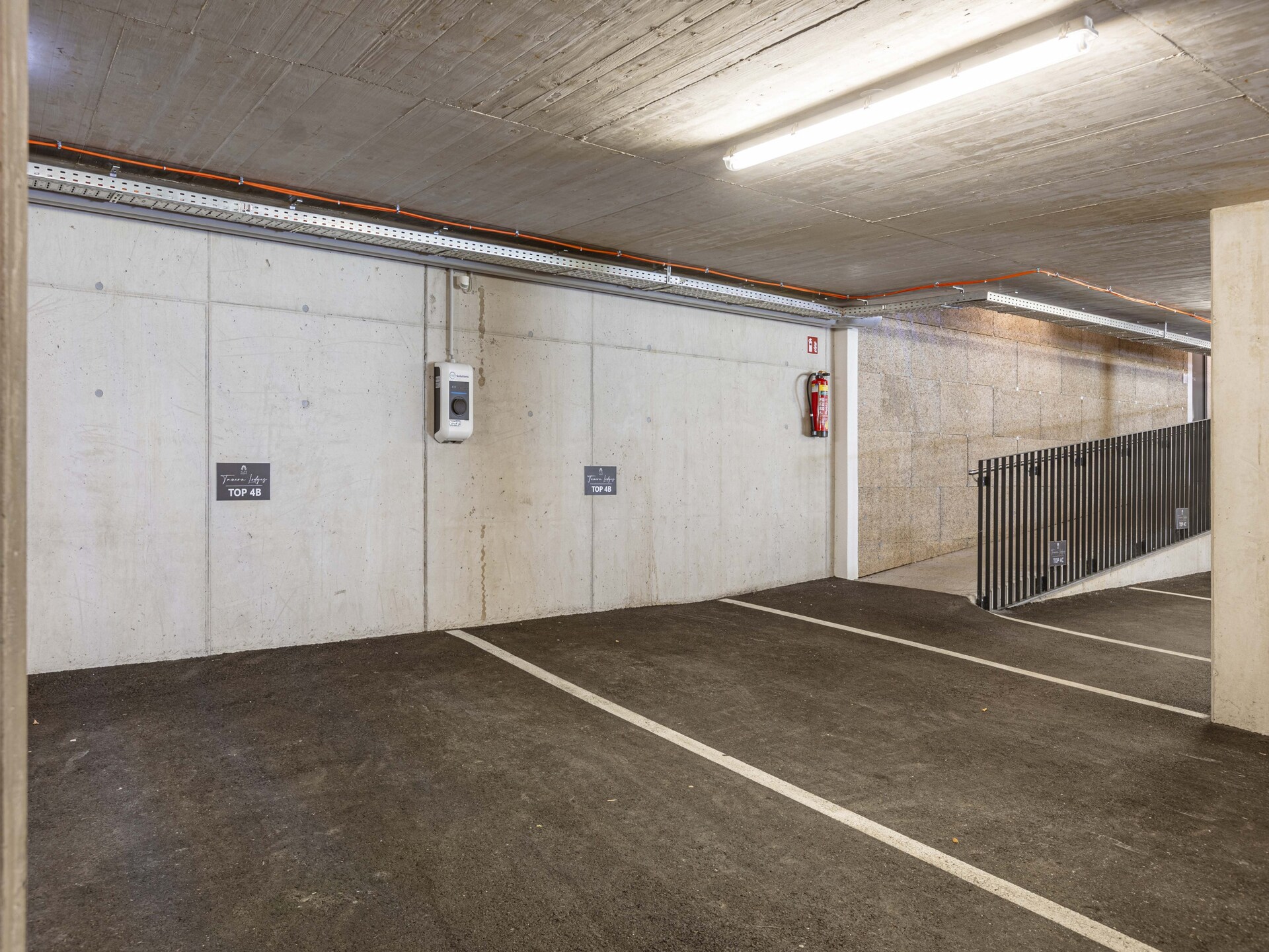 Ruim chalet aan de golfbaan bij het meer, met sauna en uitzicht op de bergen - foto 19