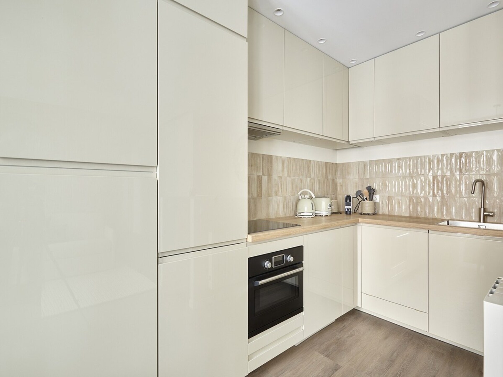 Modern 2-slaapkamerappartement met 2 badkamers in de levendige Marais - foto 10