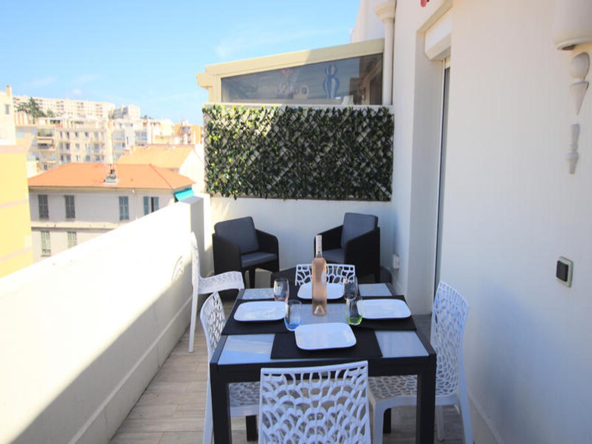 Gerenoveerd appartement op 100 meter van het strand met ruim terras in Nice - foto 27