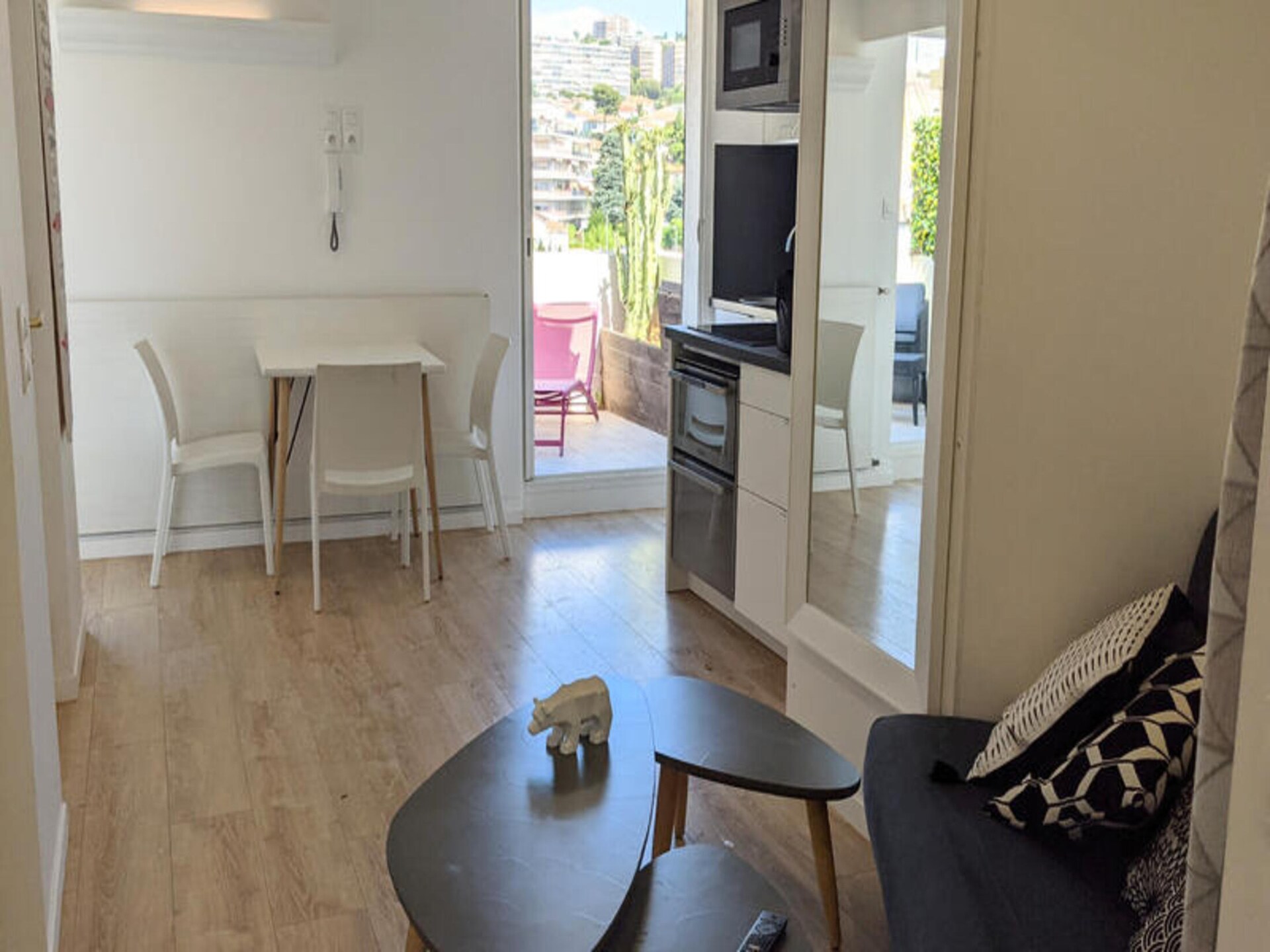 Gerenoveerd appartement op 100 meter van het strand met ruim terras in Nice - foto 31