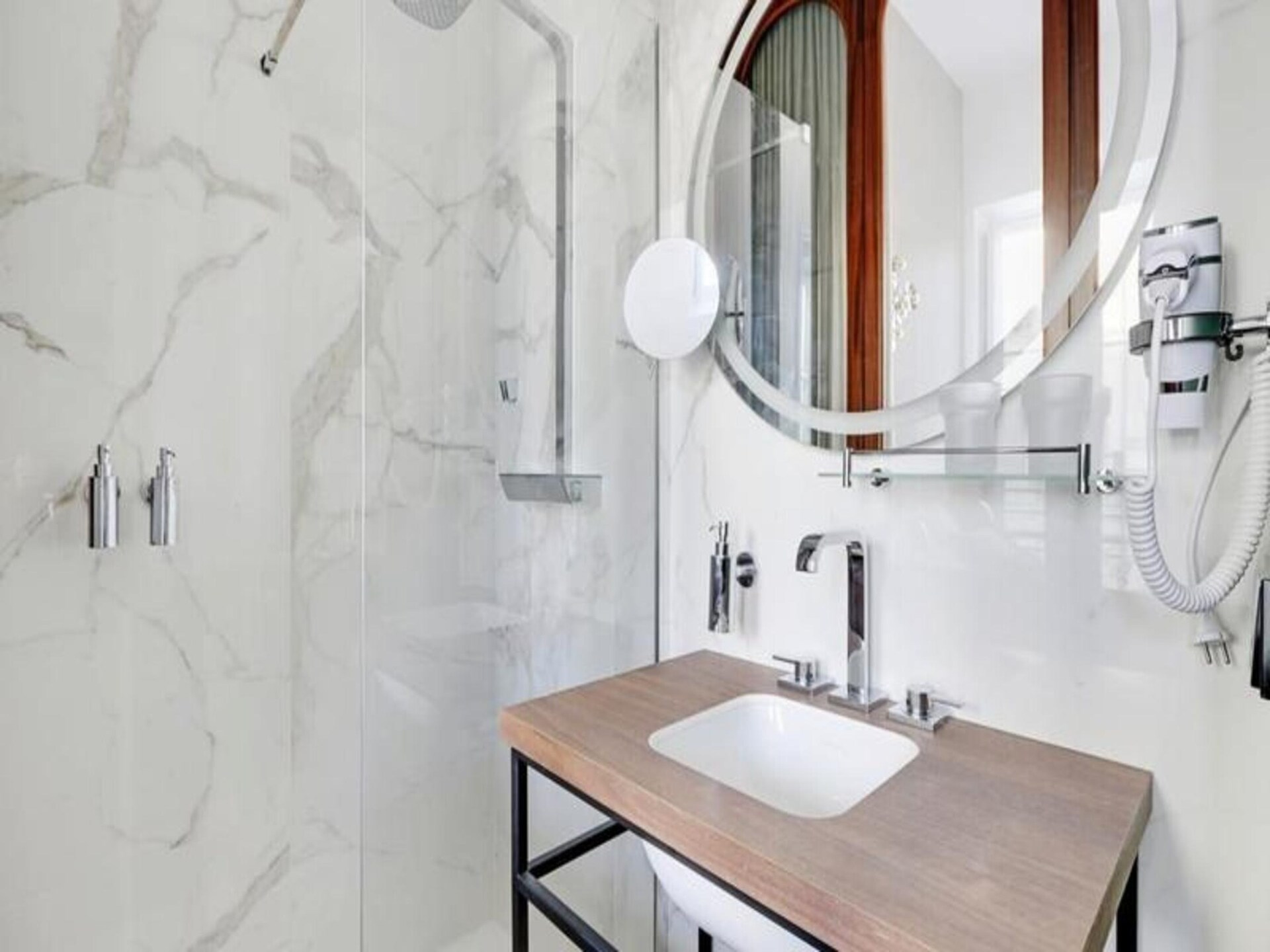 Suite Aviau: Elegant verblijf in hartje Bordeaux met uitzicht op iconische straat - foto 10