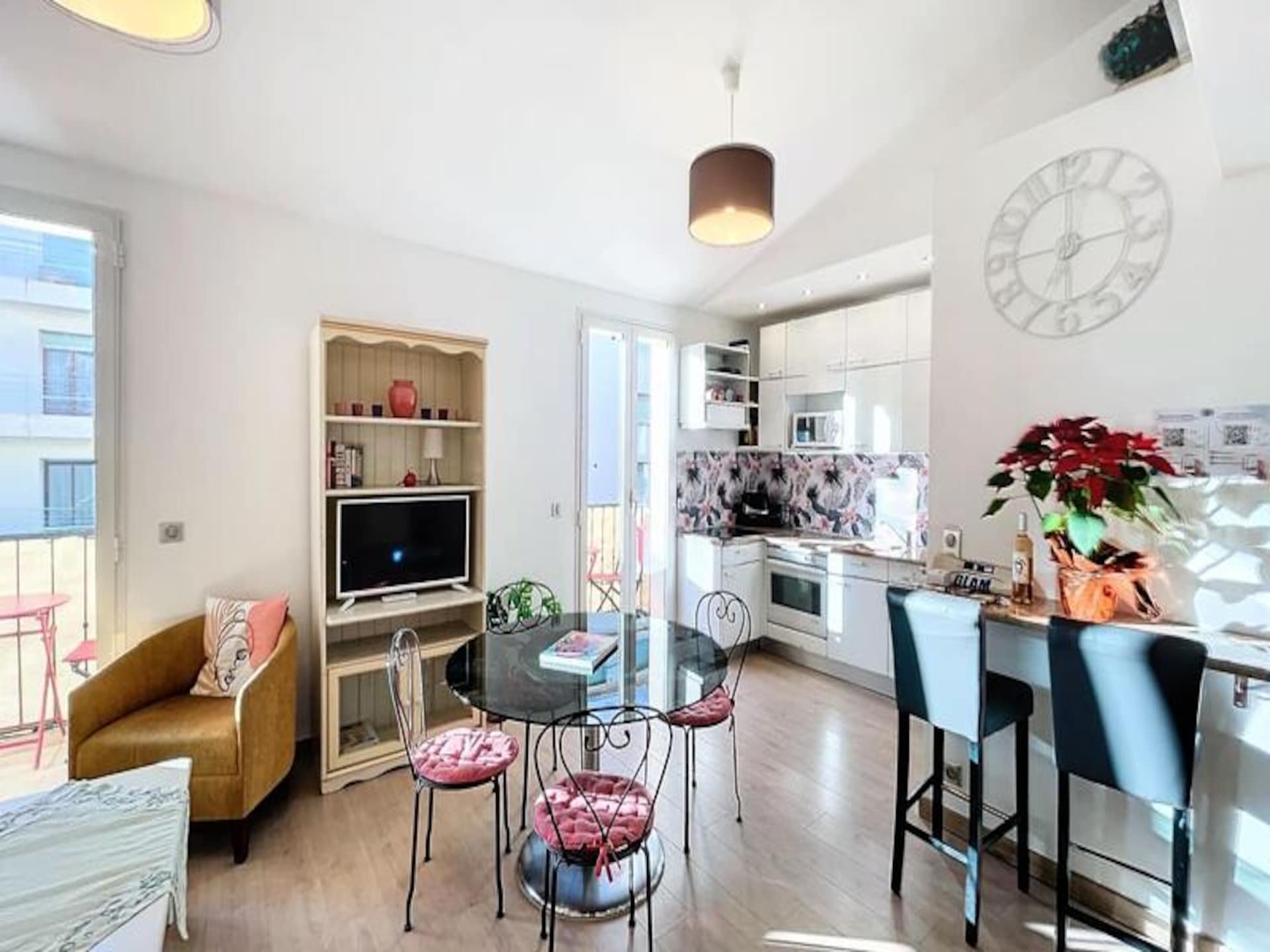 Charmant appartement met mezzanine en balkons, op loopafstand van Cannes centrum - foto 1