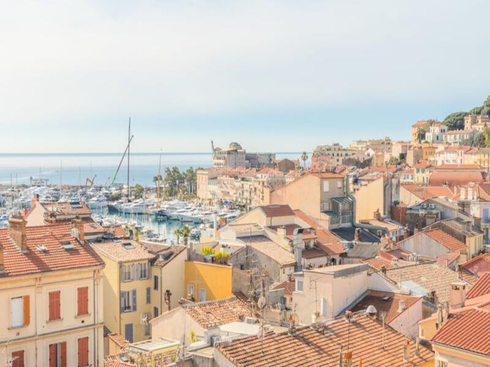 Panoramisch Zeezicht Appartement met 50m² Dakterras in het Hart van Cannes - foto 2