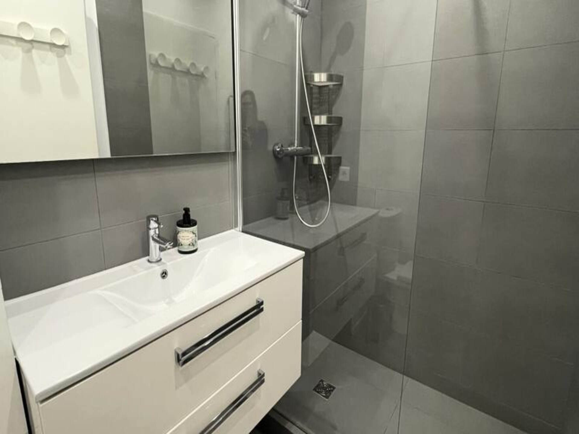 Stijlvol appartement met terras in hartje Cannes, vlakbij Palais en strand - foto 15