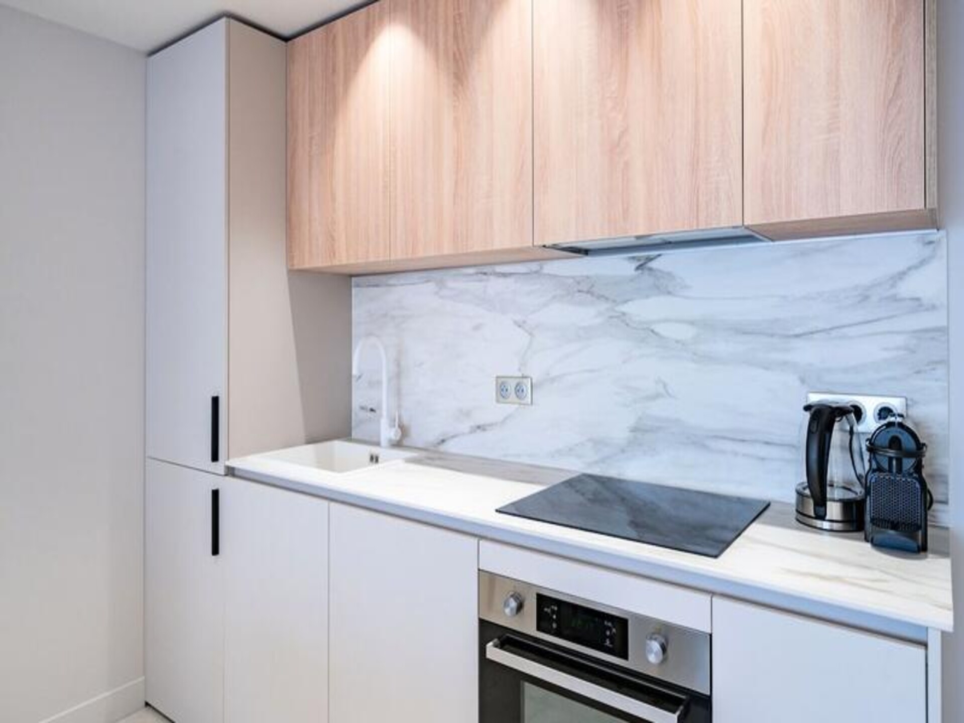 Prachtig gerenoveerd 4-kamerappartement met terras en zicht op het Carlton - foto 4