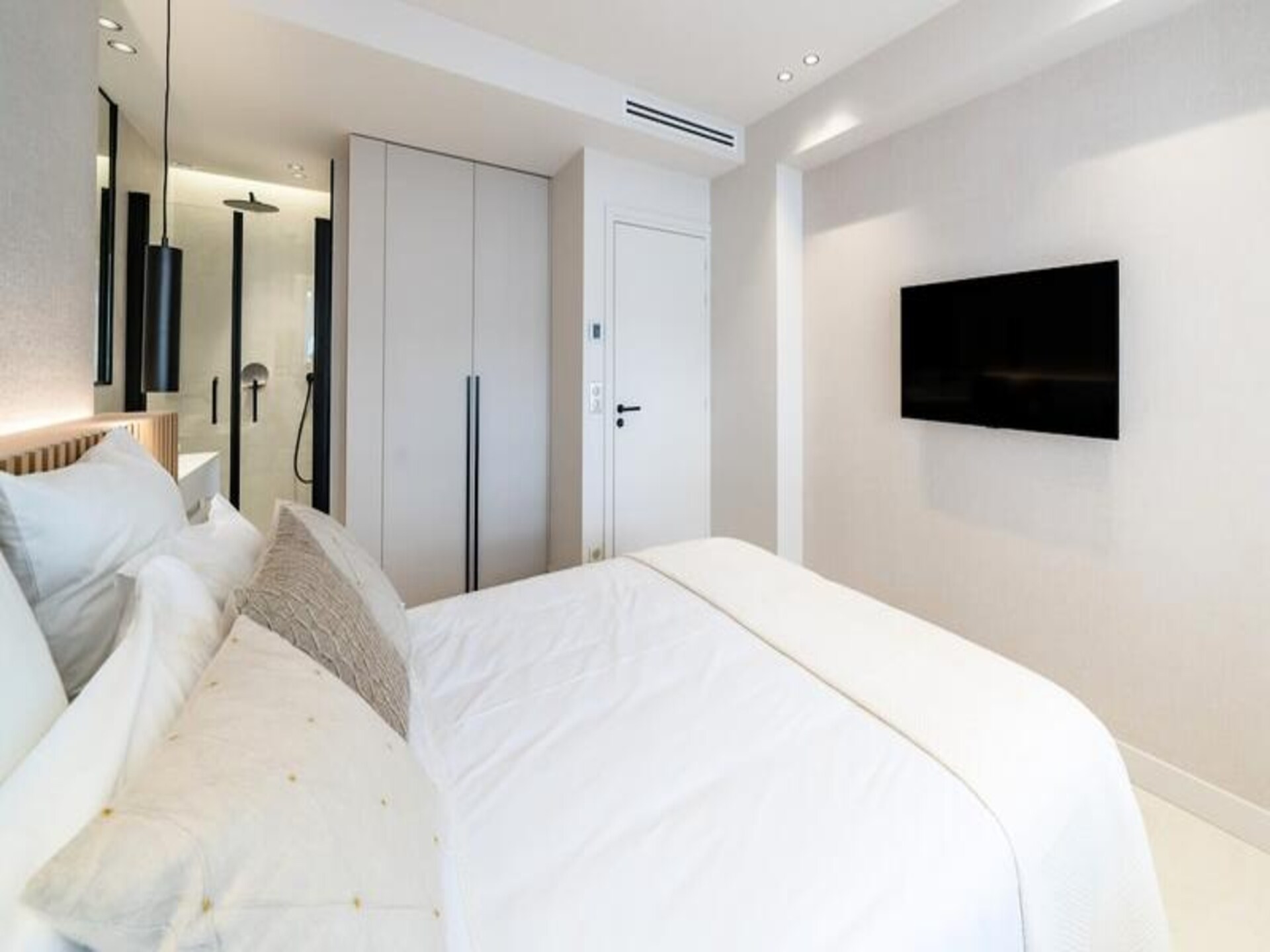 Prachtig gerenoveerd 4-kamerappartement met terras en zicht op het Carlton - foto 12