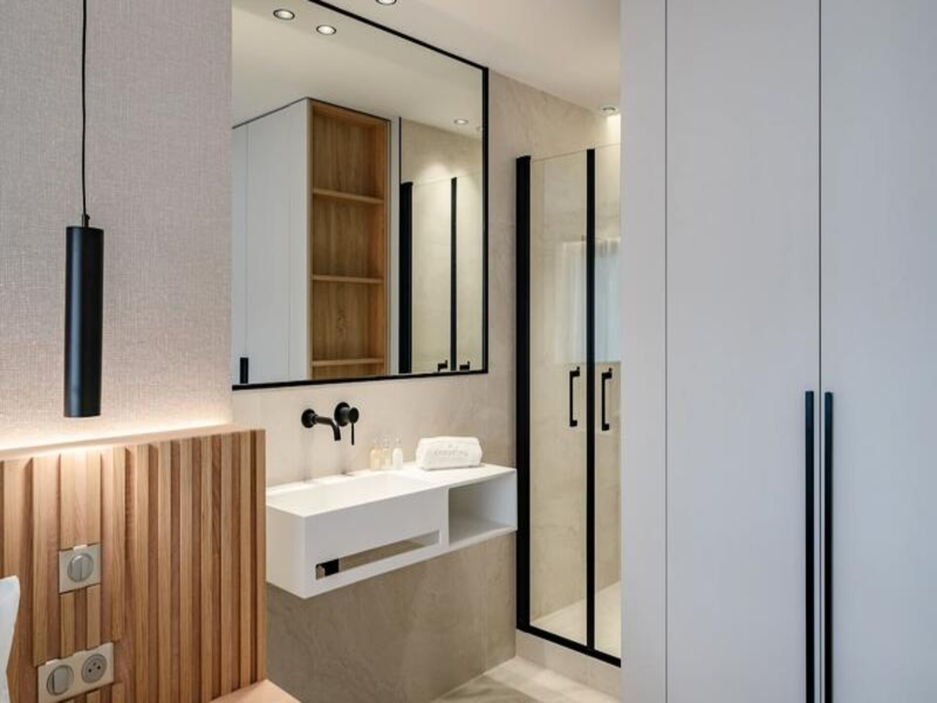 Prachtig gerenoveerd 4-kamerappartement met terras en zicht op het Carlton - foto 15