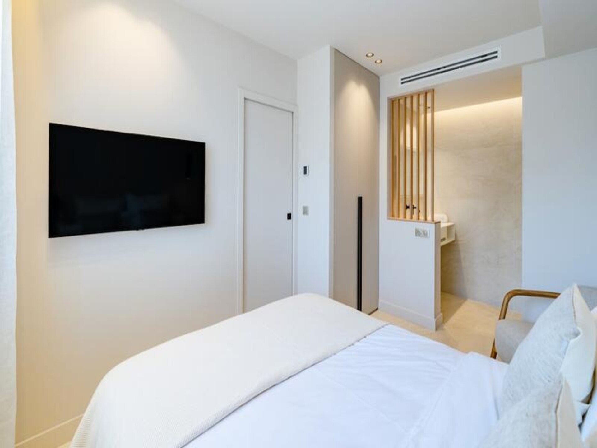 Prachtig gerenoveerd 4-kamerappartement met terras en zicht op het Carlton - foto 19