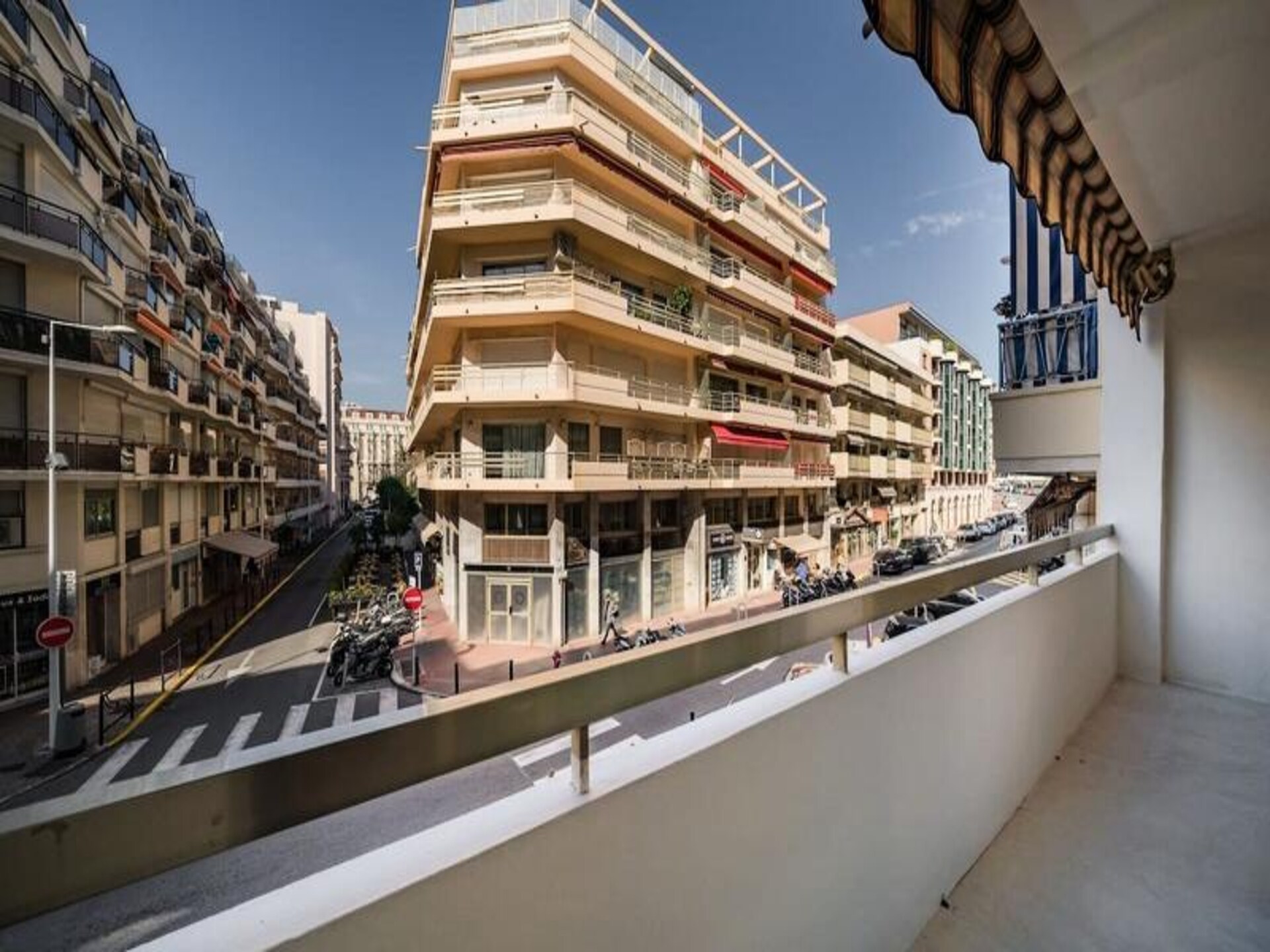 Prachtig gerenoveerd 4-kamerappartement met terras en zicht op het Carlton - foto 24