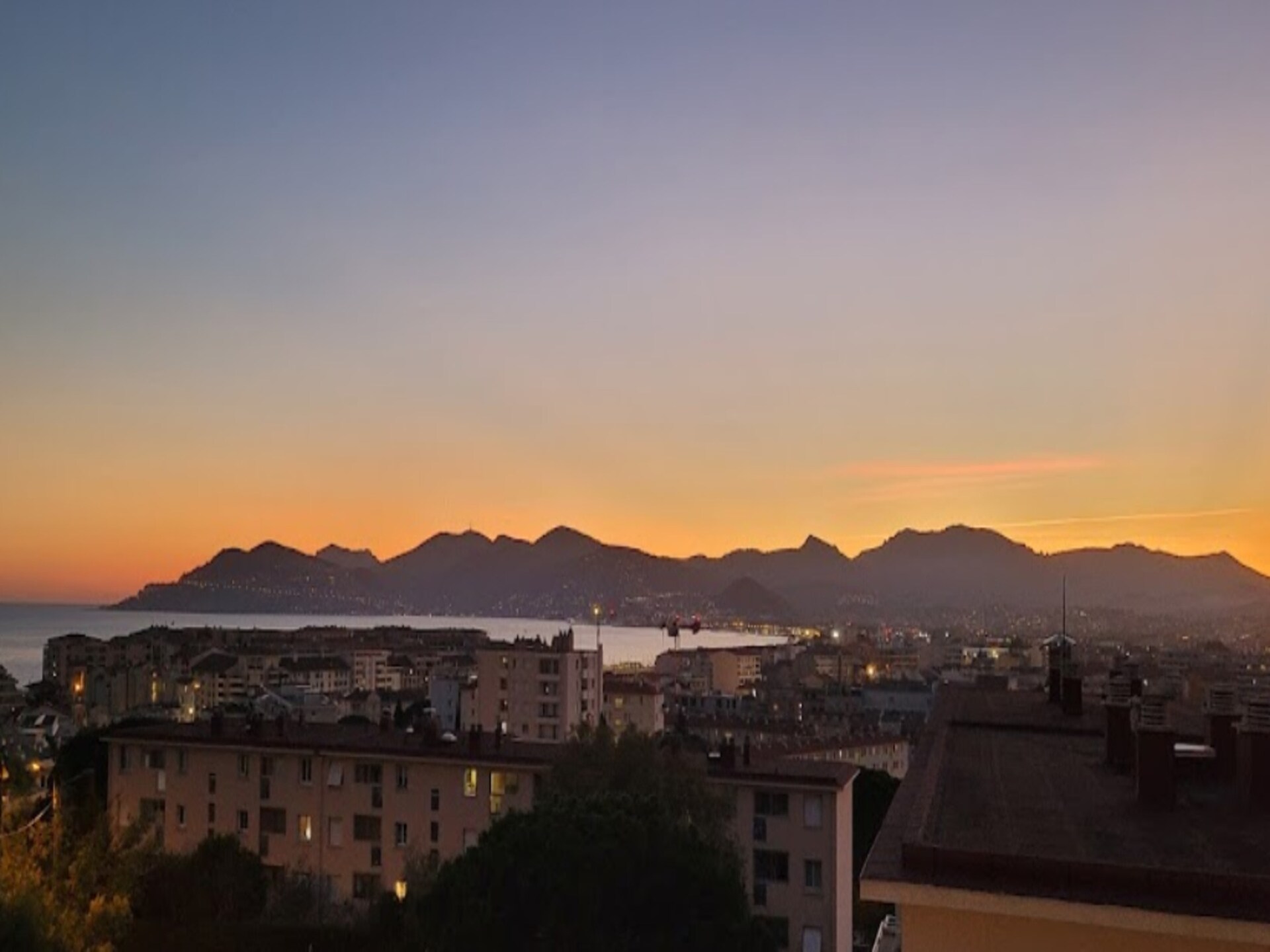 Panoramisch appartement met zwembad en uitzicht op de Baai van Cannes - foto 9