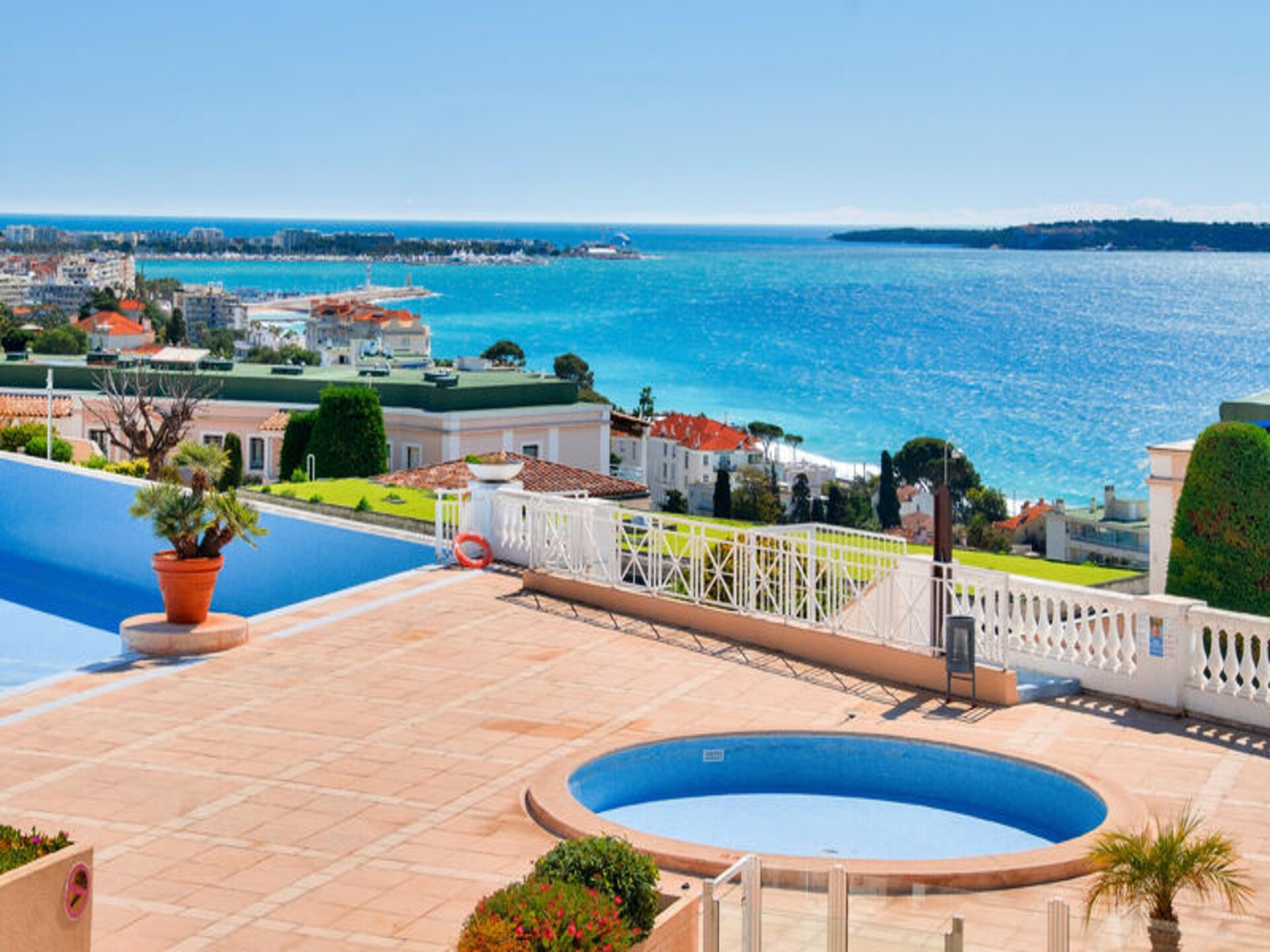 Panoramisch appartement met zeezicht in weelderig park nabij Cannes centrum - foto 31