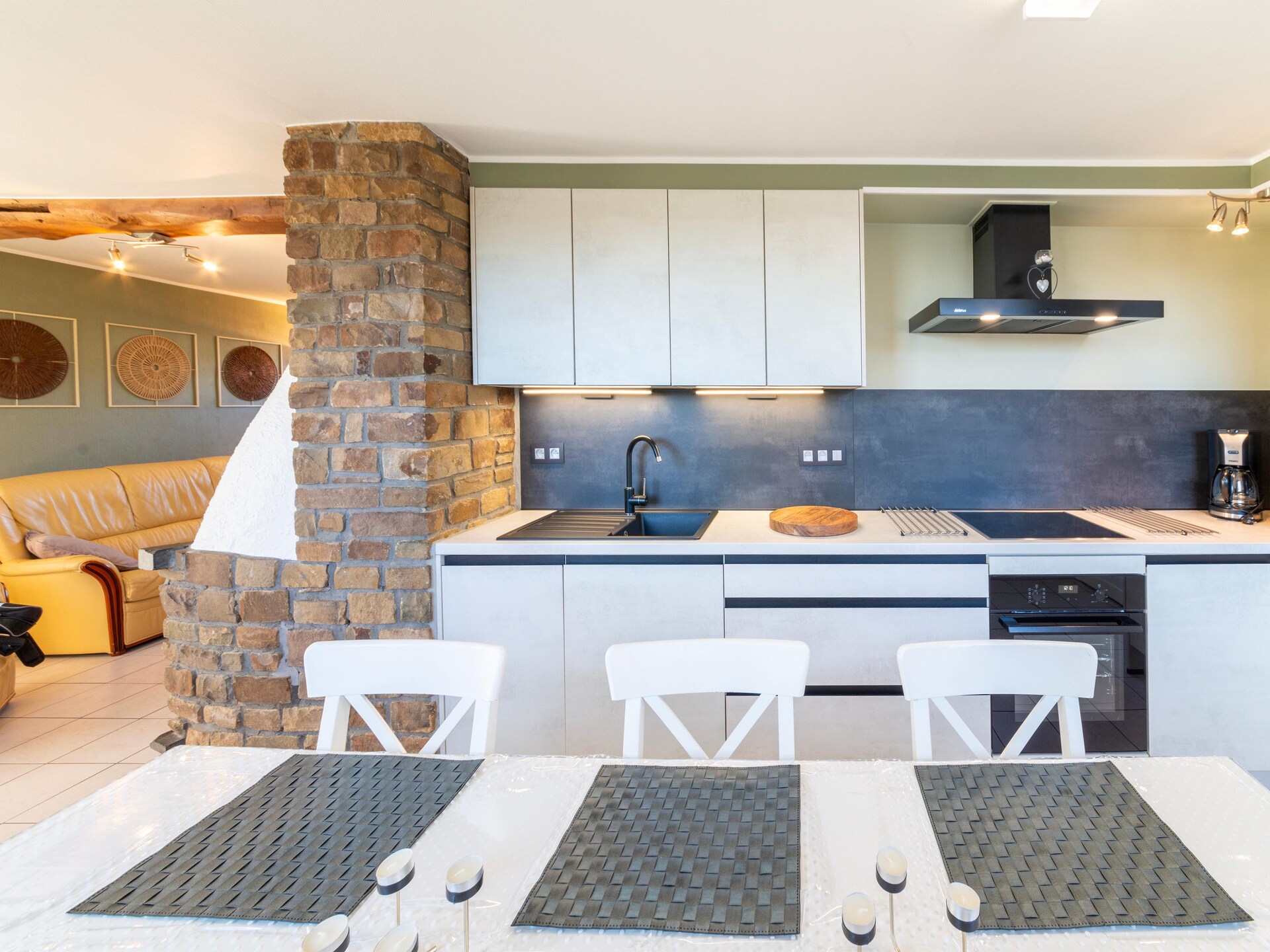 Op 1,0 km van het centrum: ruim vakantiehuis La Pieride in Lavacherie - foto 40