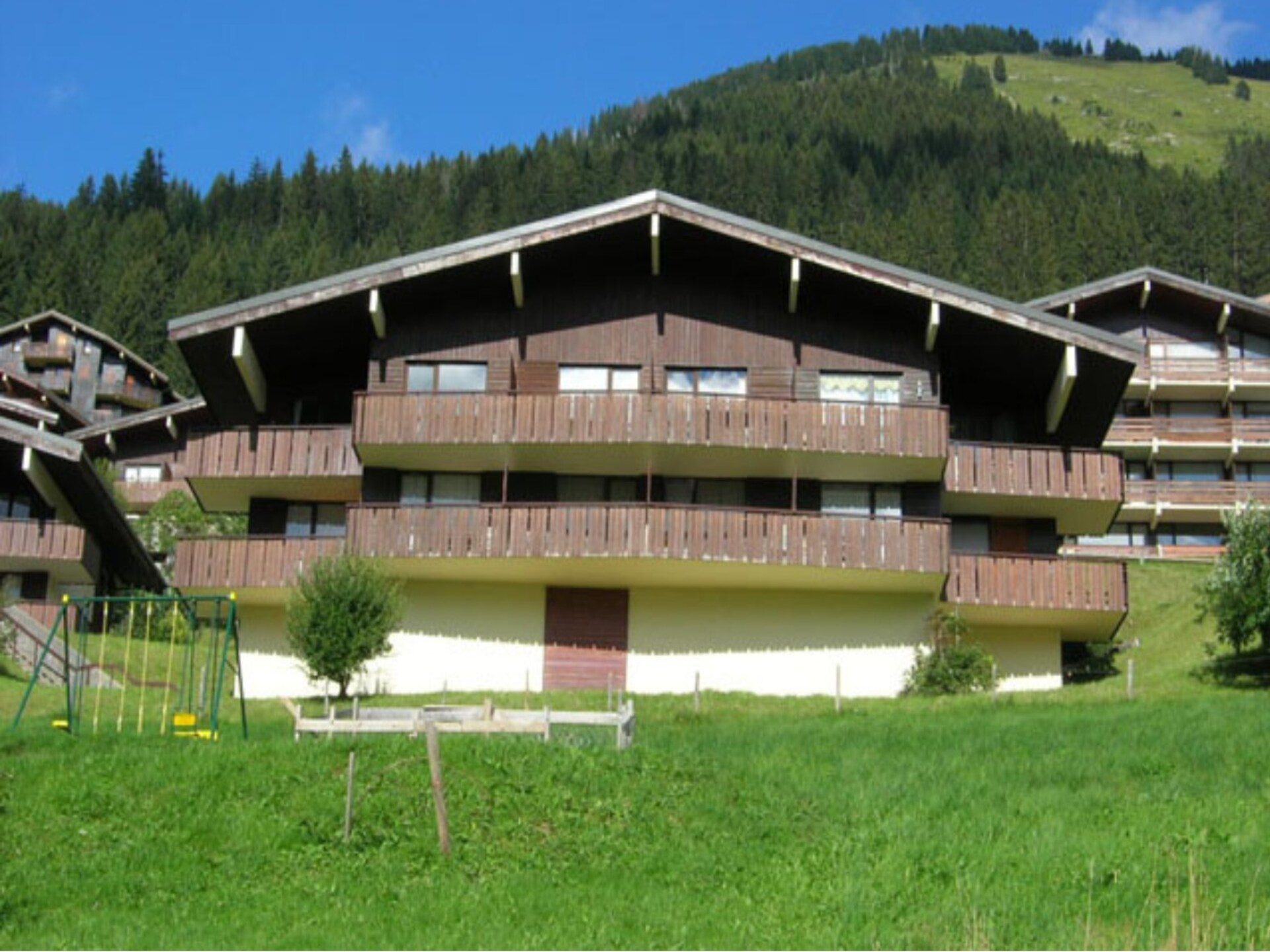 Knus appartement Hameau des 4 saisons met balkon, 500m van skilift Châtel - foto 16