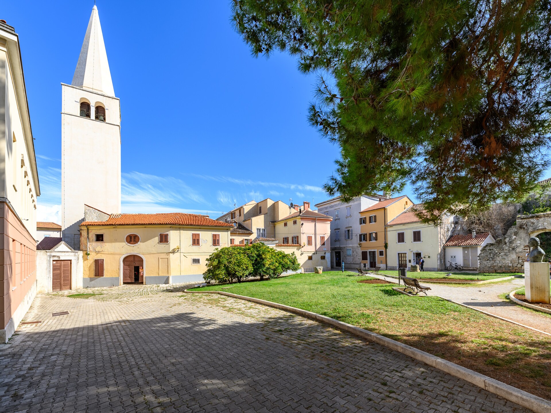 Modern studio-appartement in hartje Porec, 250 meter van het strand - foto 17