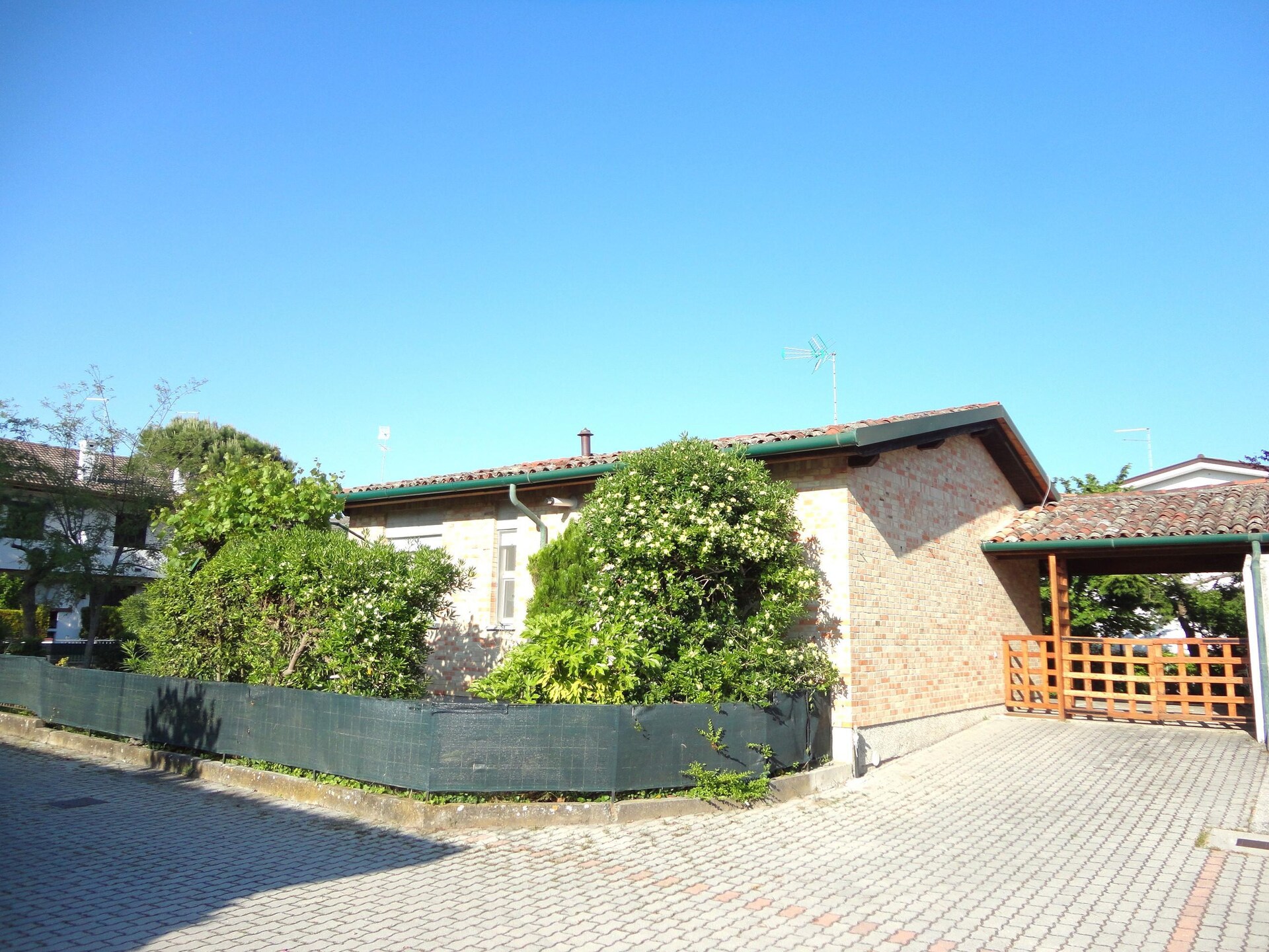 Op 400 m van het strand: Ruim vakantiehuis Villa Armida in Porto Santa Margherita - foto 1