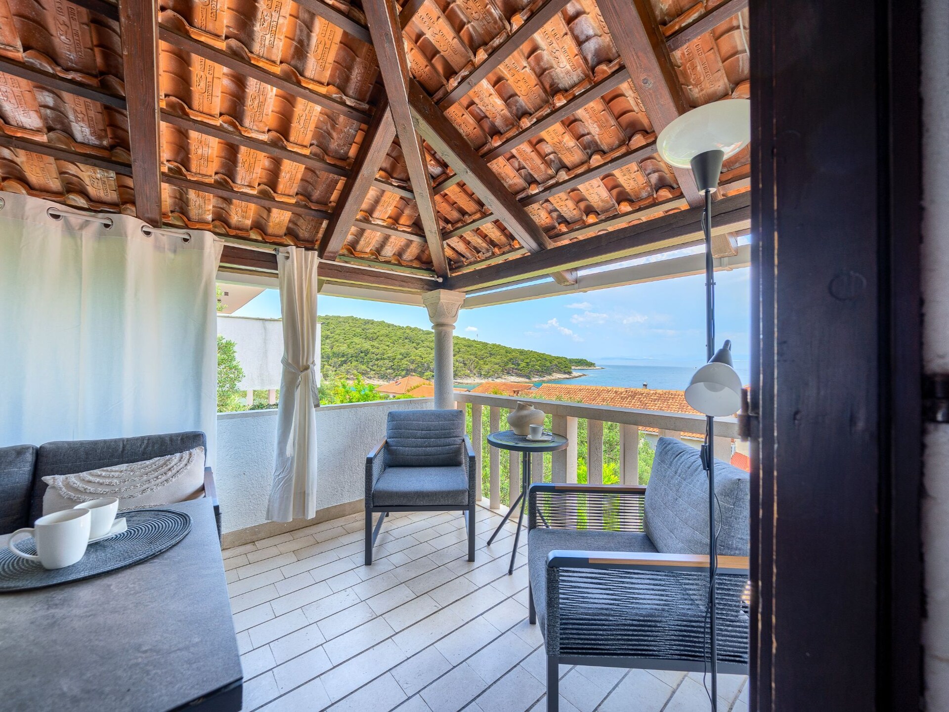 5-persoons appartement aan het strand in Postira - foto 30