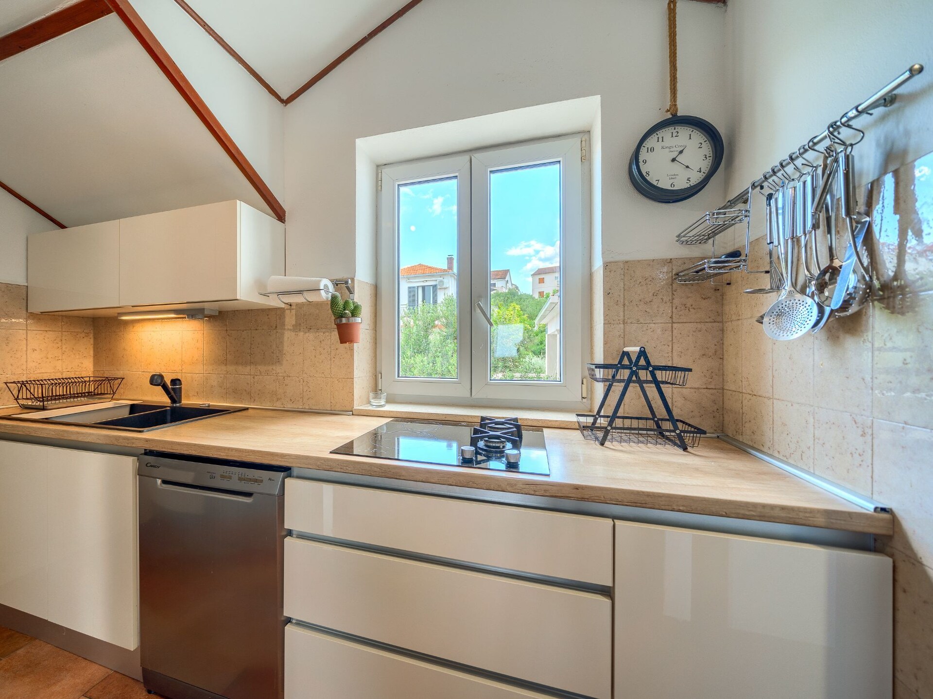 5-persoons appartement aan het strand in Postira - foto 8