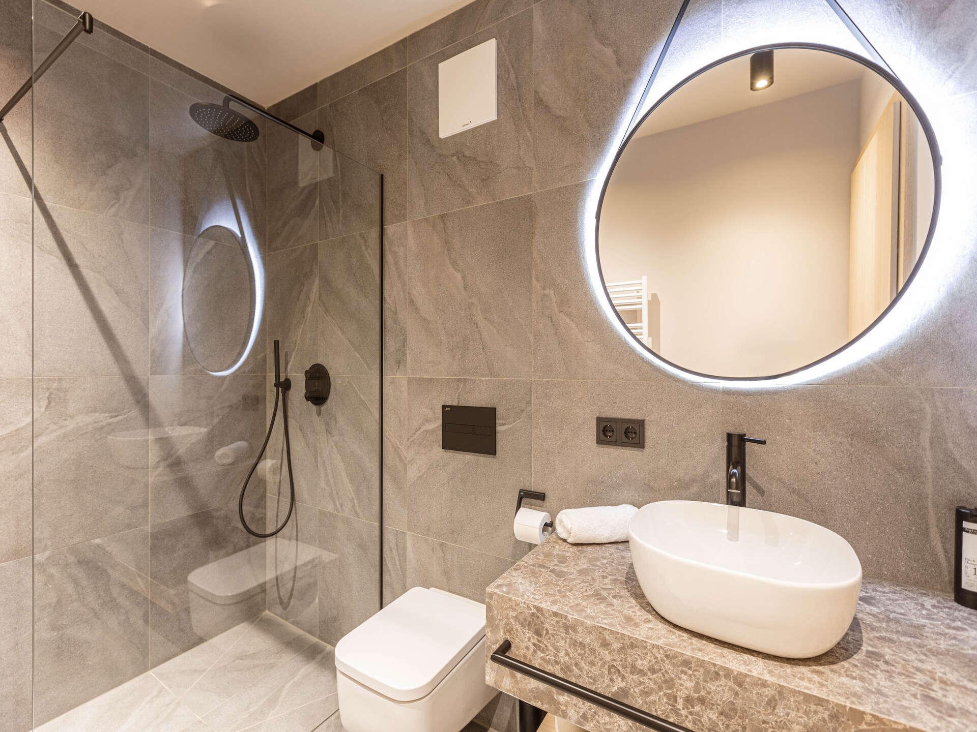Op 1,5 km van de piste: Modern appartement in Oberndorf in Tirol - foto 10