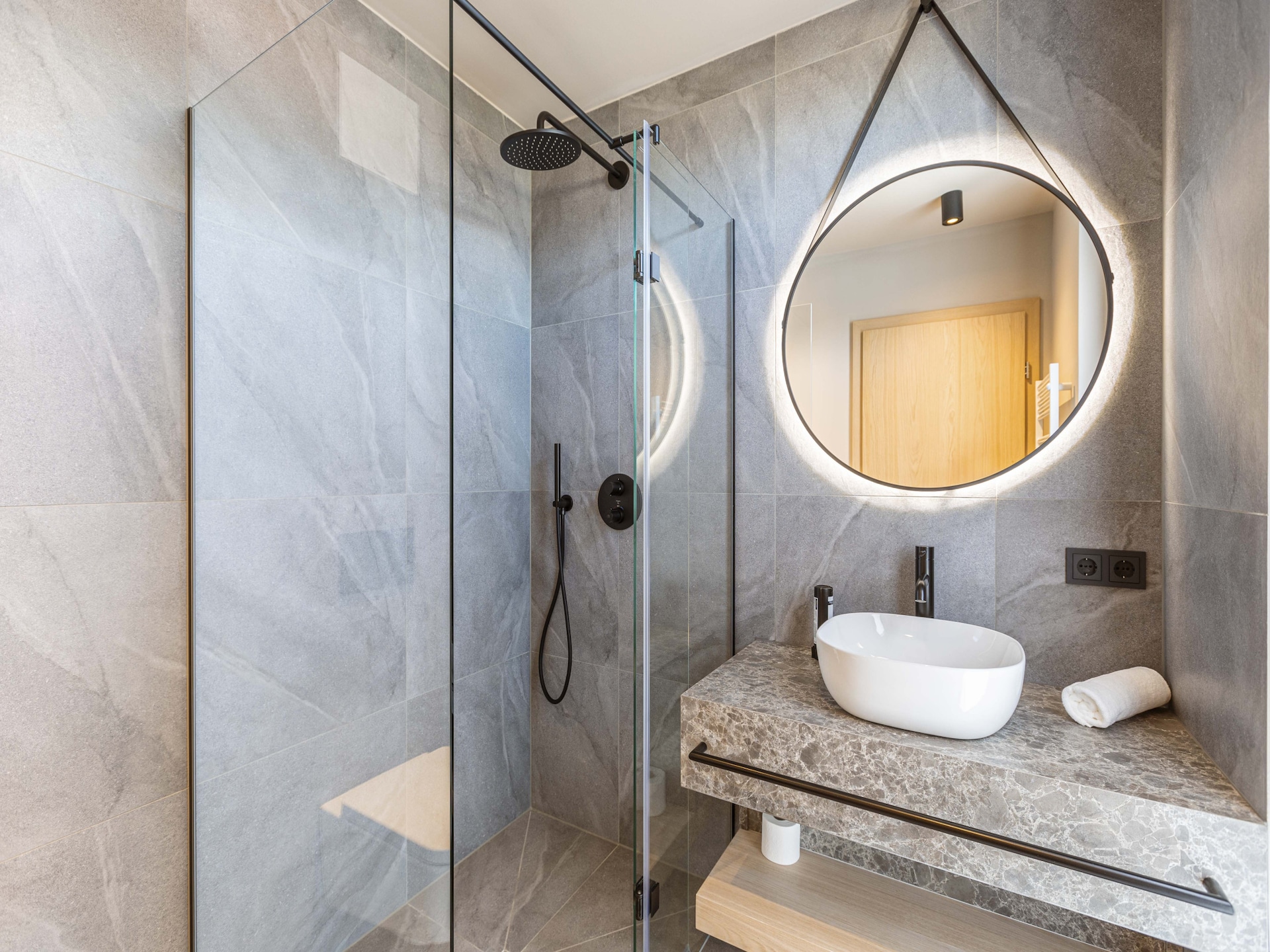6-persoons modern appartement in Oberndorf in Tirol - foto 11