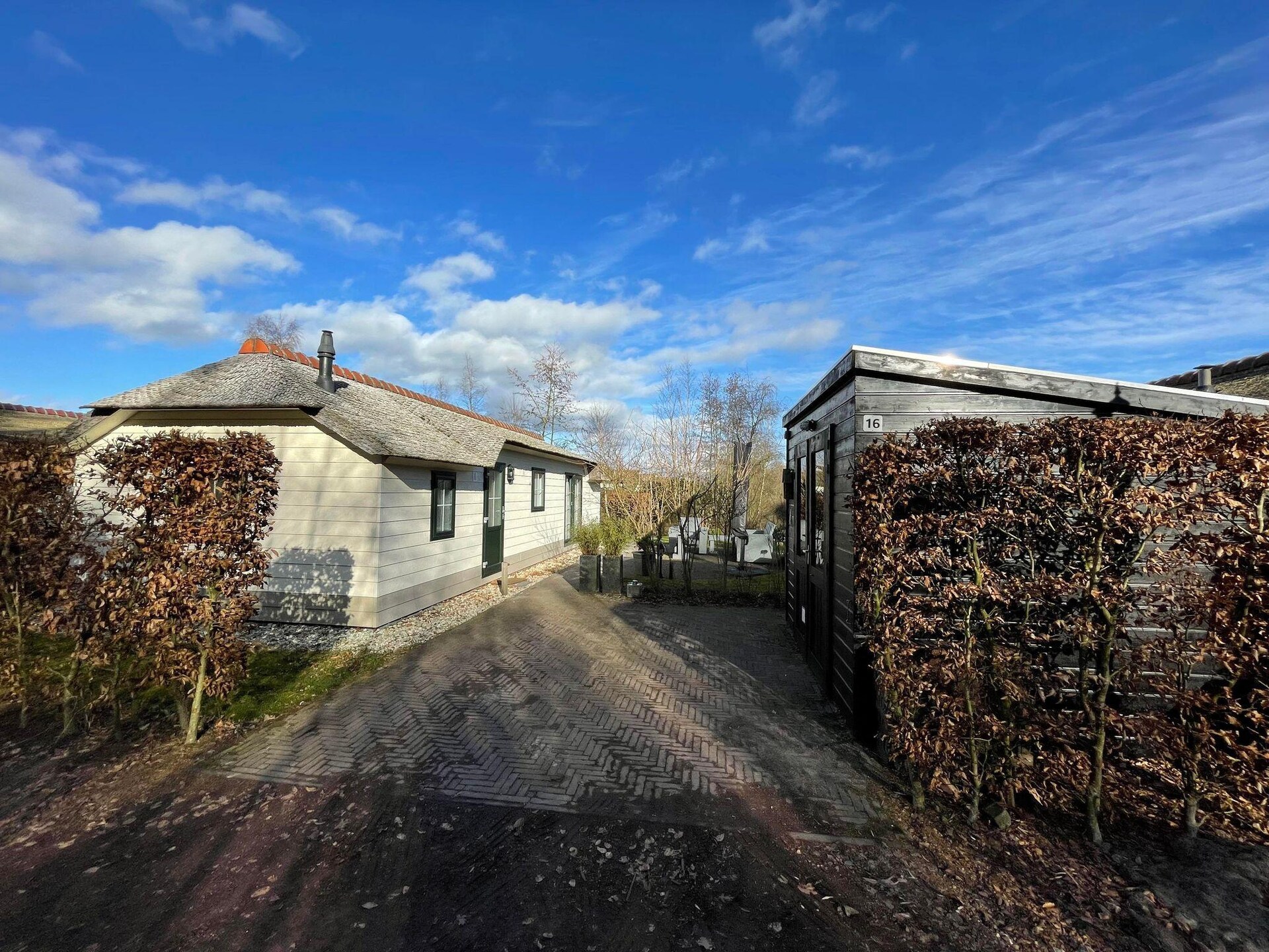 Gelijkvloers boerderijchalet met aanlegsteiger aan Friese meren - foto 4