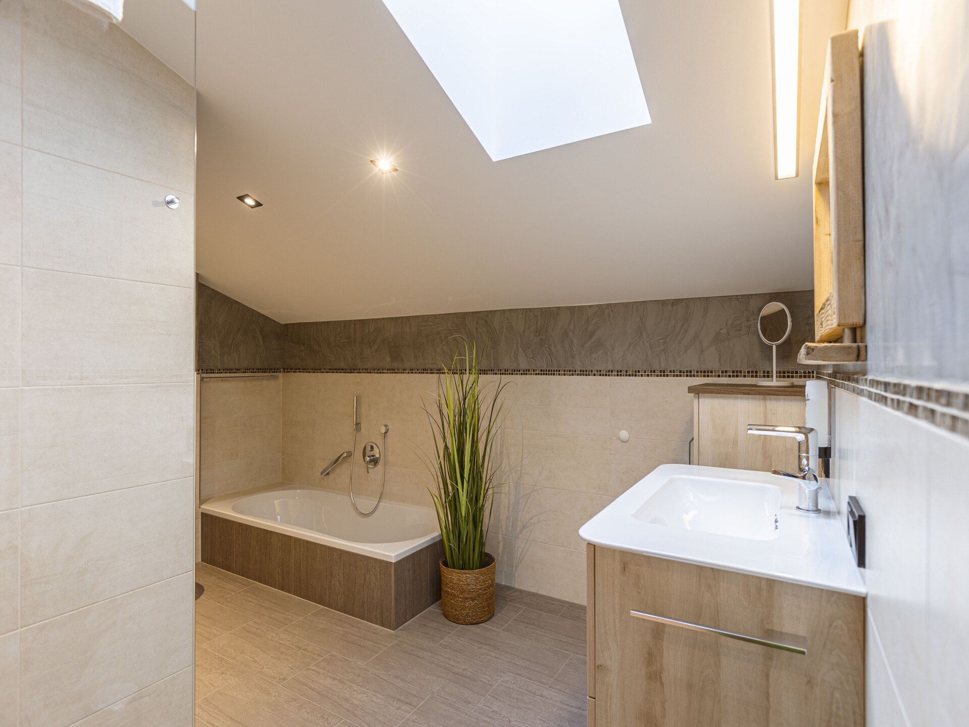 Aan de piste: Ruim penthouse in centrum van Lermoos - foto 11