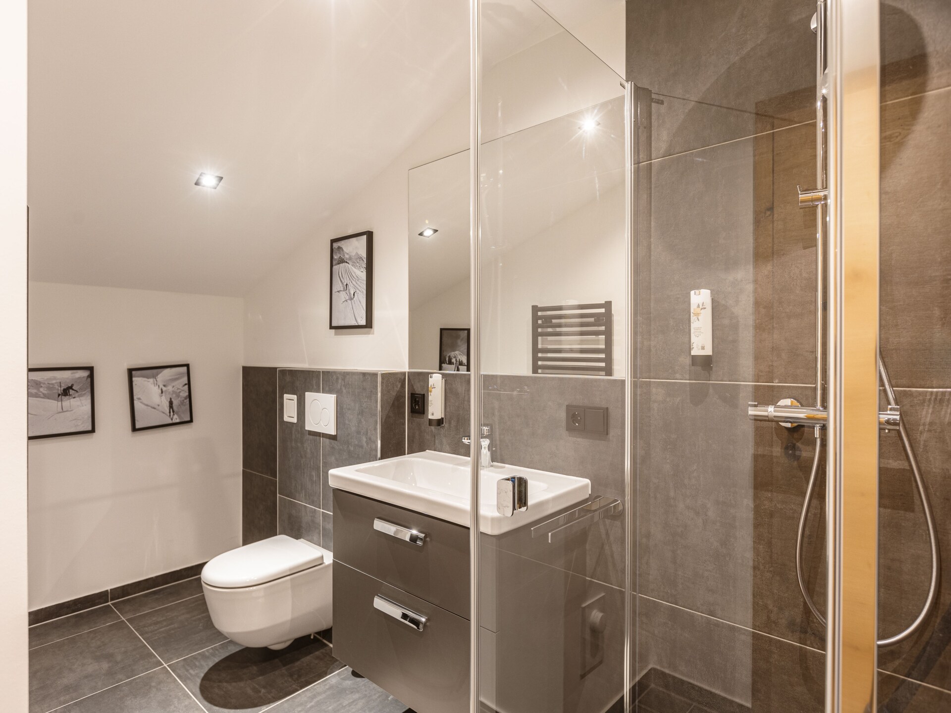Aan de piste: Ruim penthouse in centrum van Lermoos - foto 10
