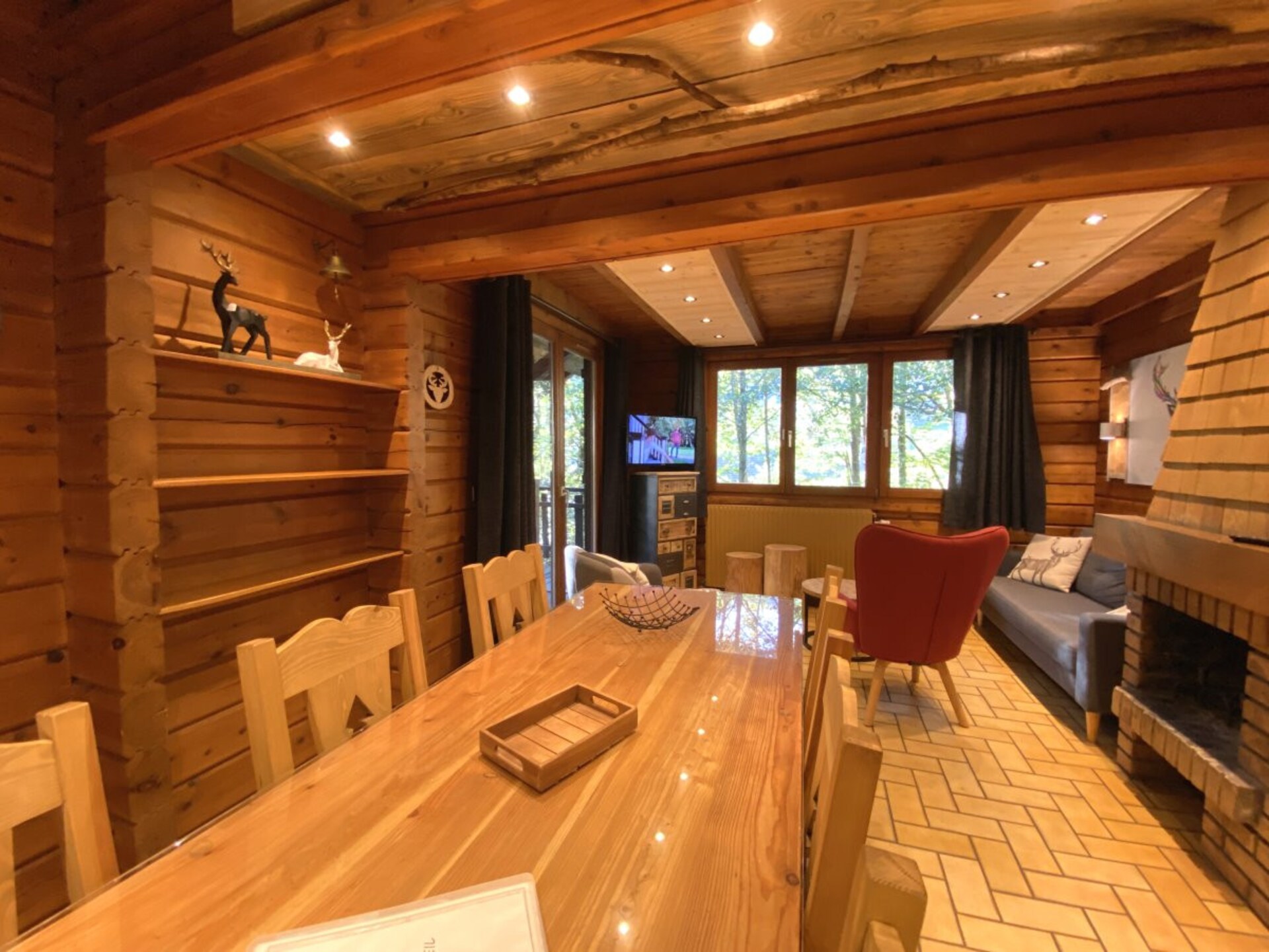 Houten chalet met jacuzzi en uitzicht op de bergen aan de rivier in La Bresse - foto 4