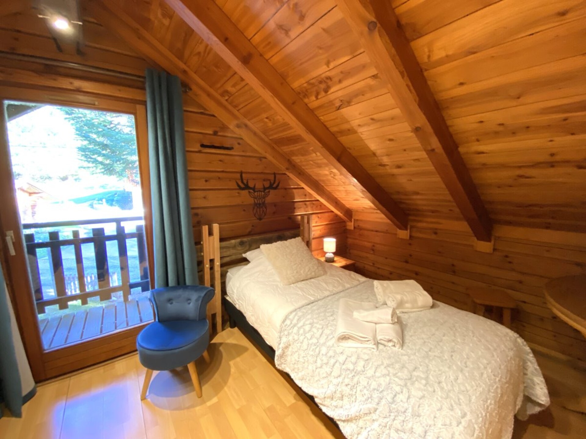 Houten chalet met jacuzzi en uitzicht op de bergen aan de rivier in La Bresse - foto 18